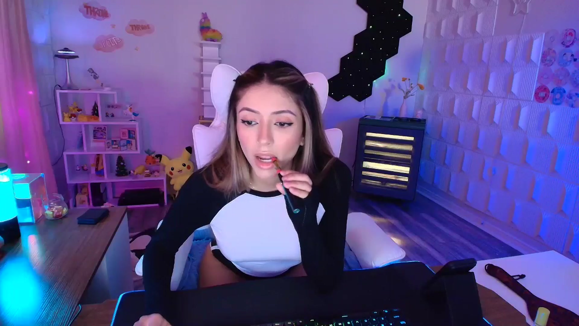 Gallery image thumbnail from kaydolll's myfreecams stream on, 04/12/2025, 24:09 image 4 of 20