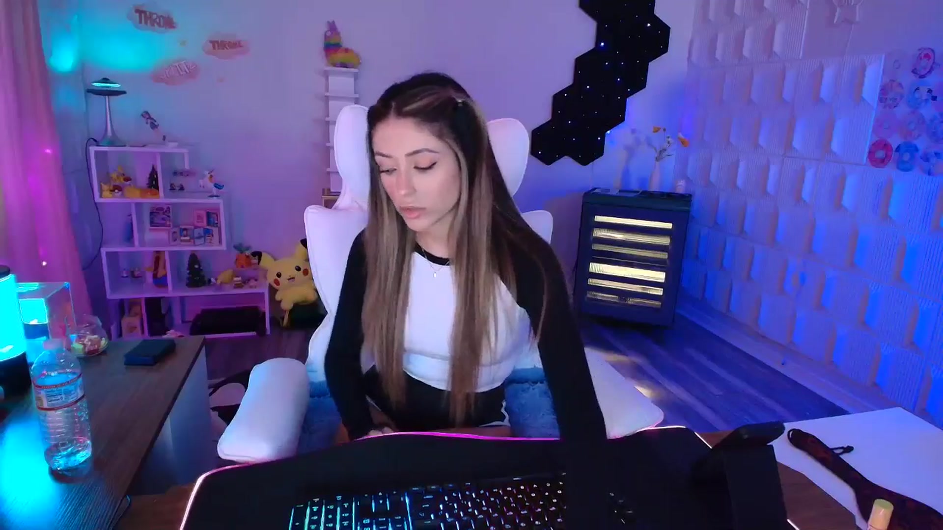 Gallery image thumbnail from kaydolll's myfreecams stream on, 04/12/2025, 24:09 image 13 of 20