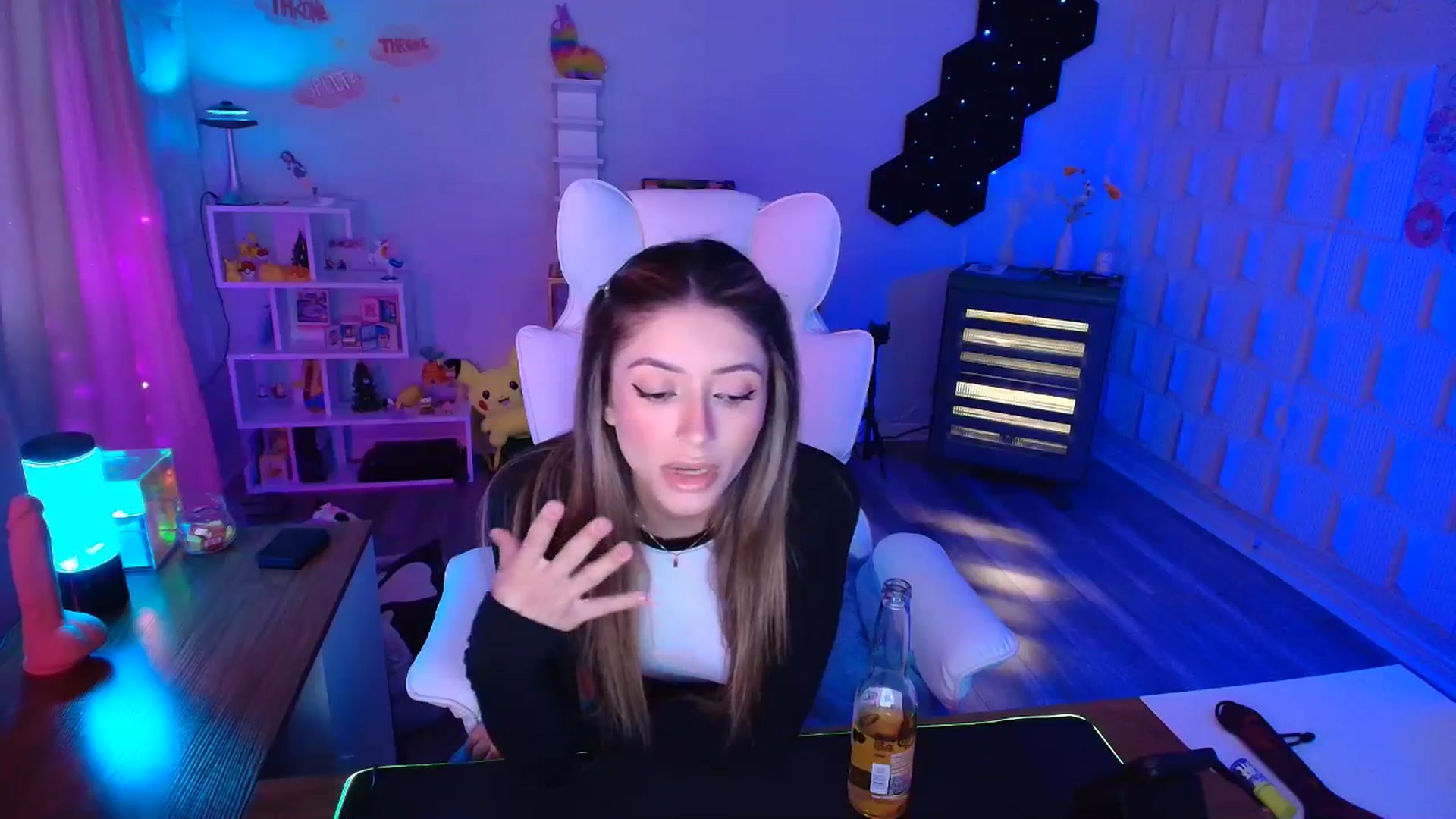 Gallery image thumbnail from kaydolll's myfreecams stream on, 04/12/2025, 01:26 image 13 of 20