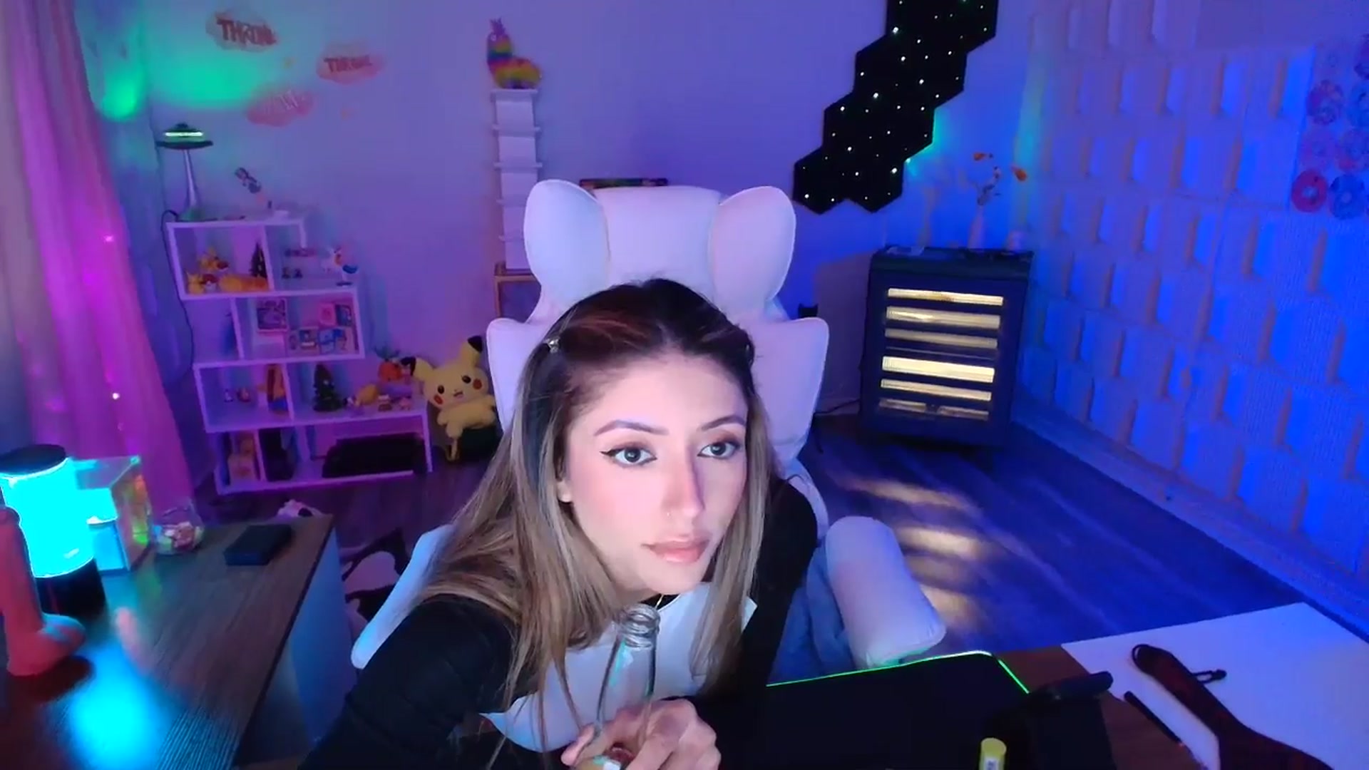 Gallery image thumbnail from kaydolll's myfreecams stream on, 04/12/2025, 01:26 image 3 of 20
