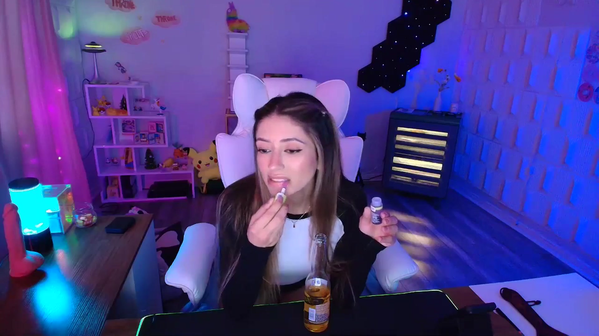 Gallery image thumbnail from kaydolll's myfreecams stream on, 04/12/2025, 01:26 image 11 of 20