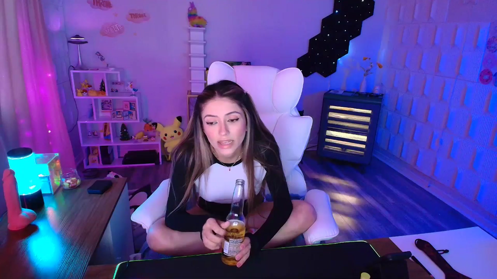 Gallery image thumbnail from kaydolll's myfreecams stream on, 04/12/2025, 01:26 image 8 of 20