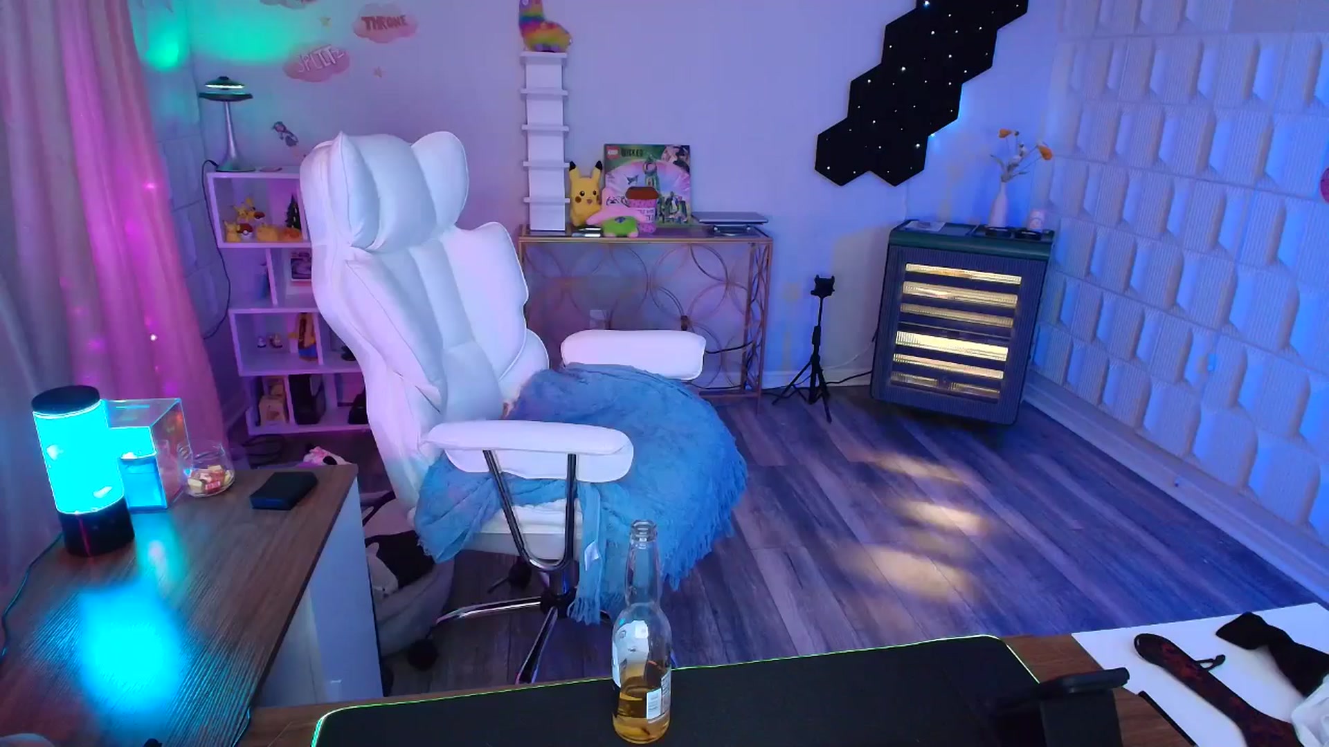 Gallery image thumbnail from kaydolll's myfreecams stream on, 04/12/2025, 02:16 image 20 of 20