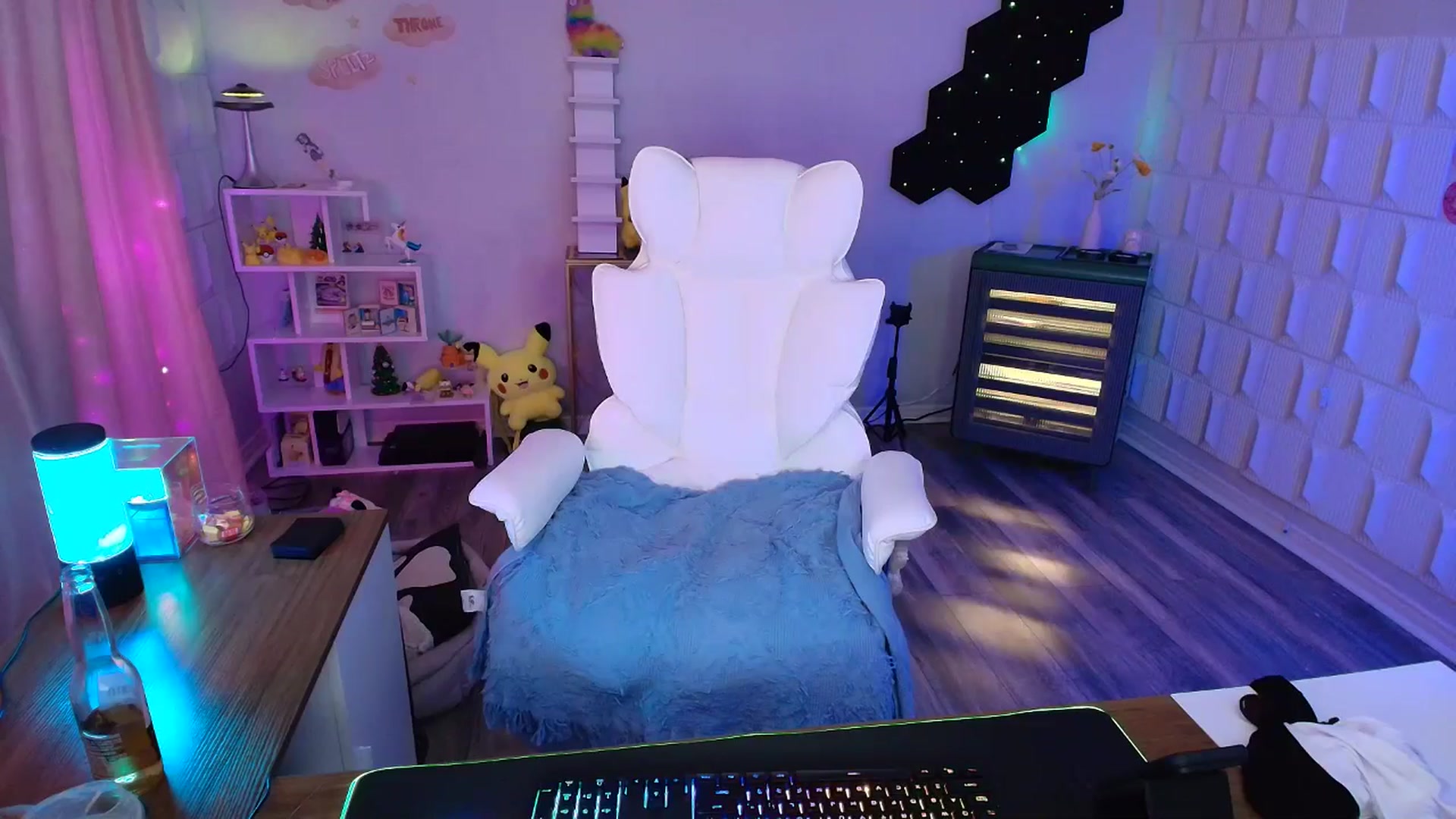 Gallery image thumbnail from kaydolll's myfreecams stream on, 04/12/2025, 02:16 image 12 of 20