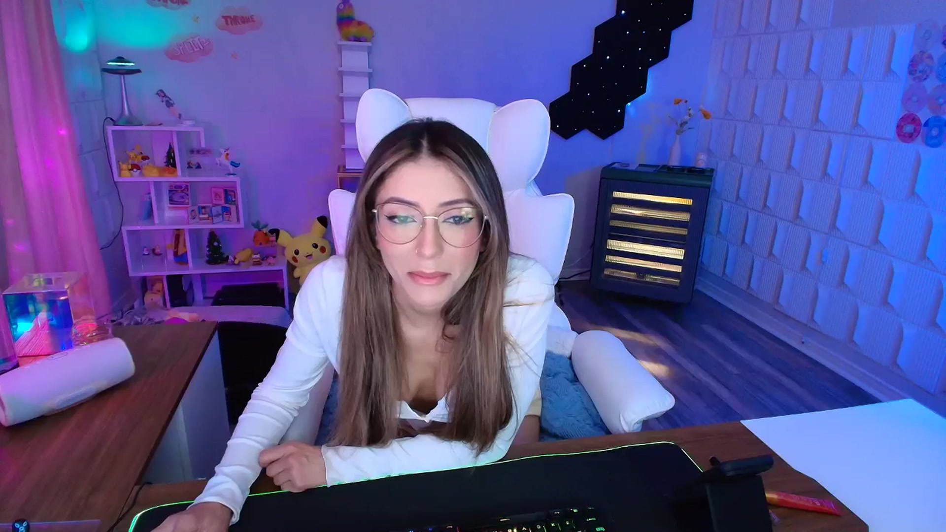 Gallery image thumbnail from kaydolll's myfreecams stream on, 04/18/2025, 05:03 image 20 of 20