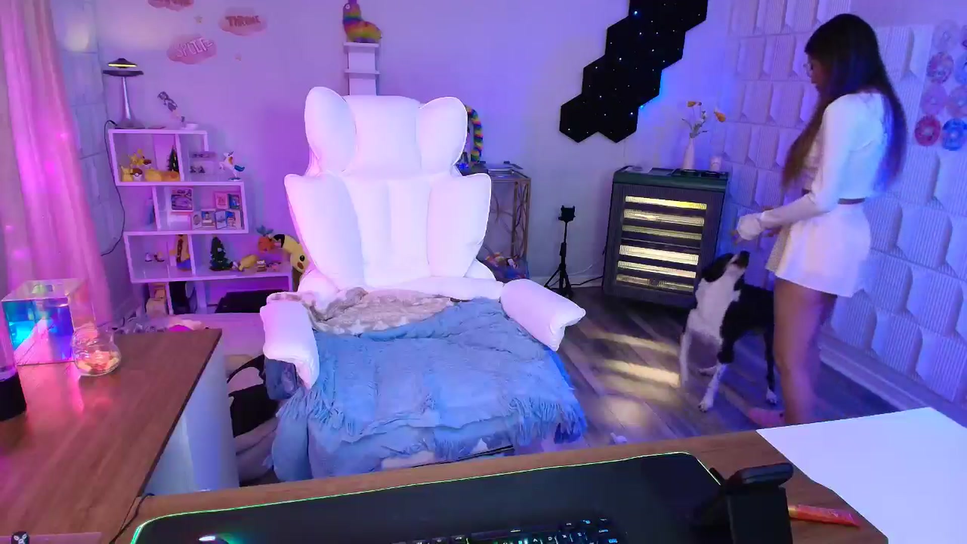 Gallery image thumbnail from kaydolll's myfreecams stream on, 04/18/2025, 05:03 image 3 of 20
