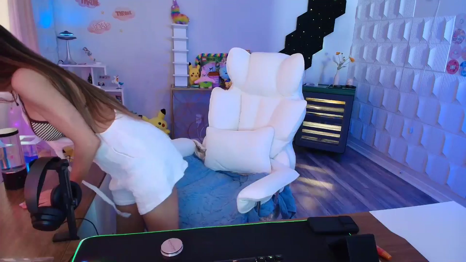 Gallery image thumbnail from kaydolll's myfreecams stream on, 04/19/2025, 22:20 image 5 of 20