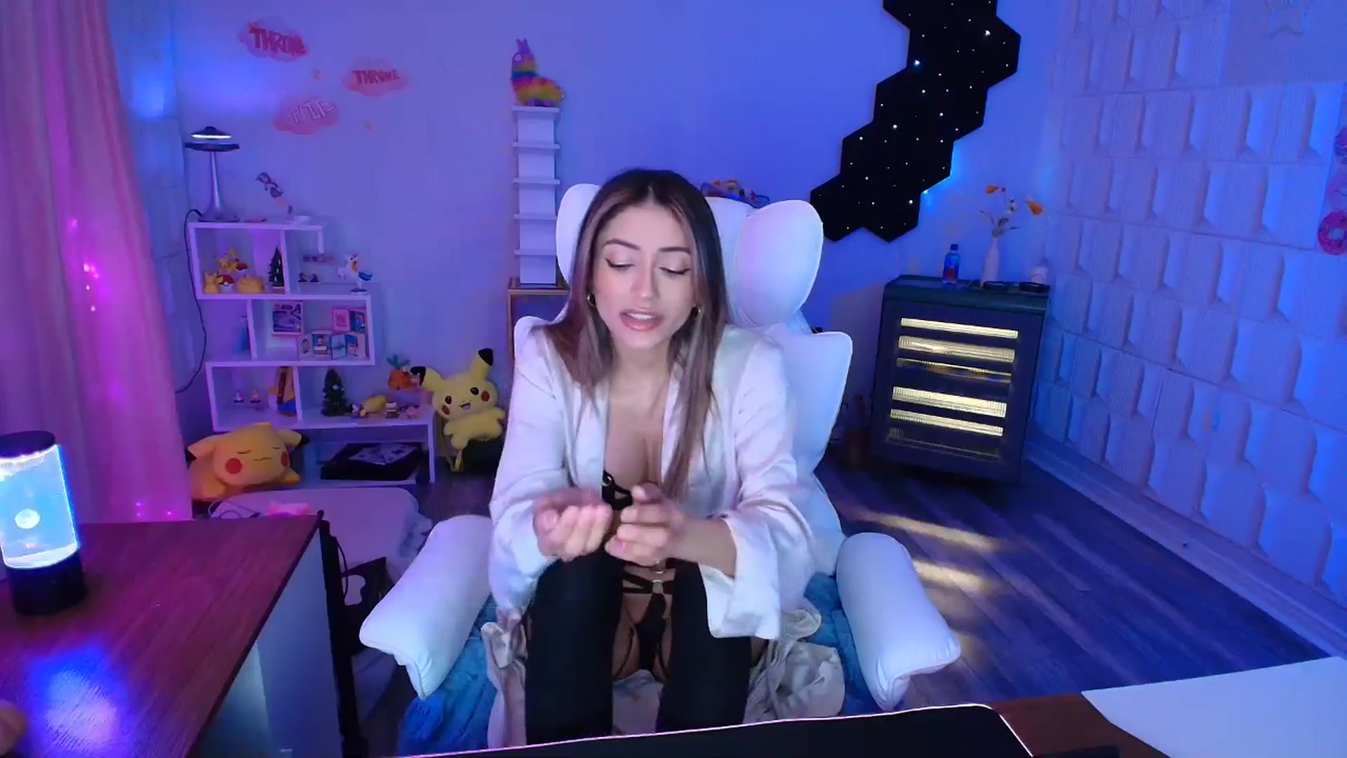 Gallery image thumbnail from kaydolll's myfreecams stream on, 04/30/2025, 04:23 image 7 of 20