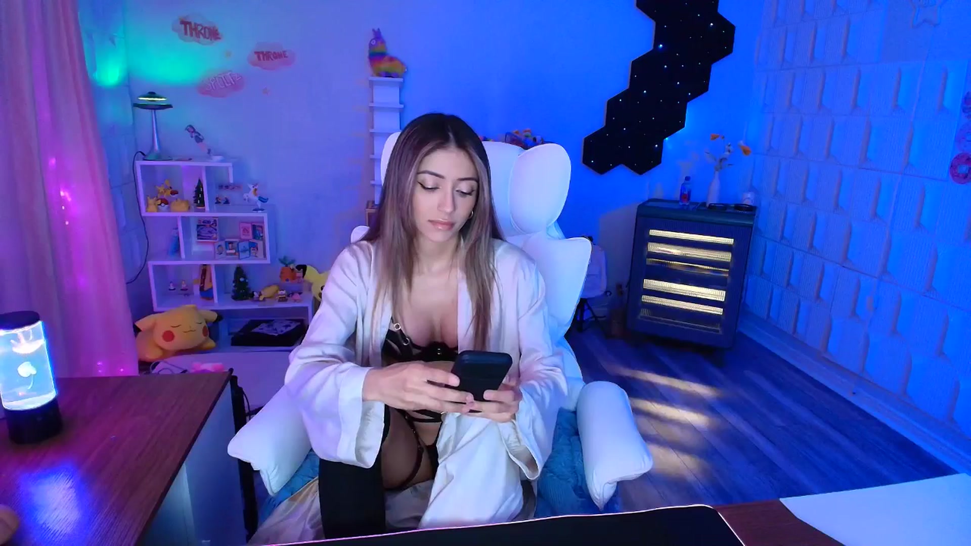 Gallery image thumbnail from kaydolll's myfreecams stream on, 04/30/2025, 04:23 image 5 of 20