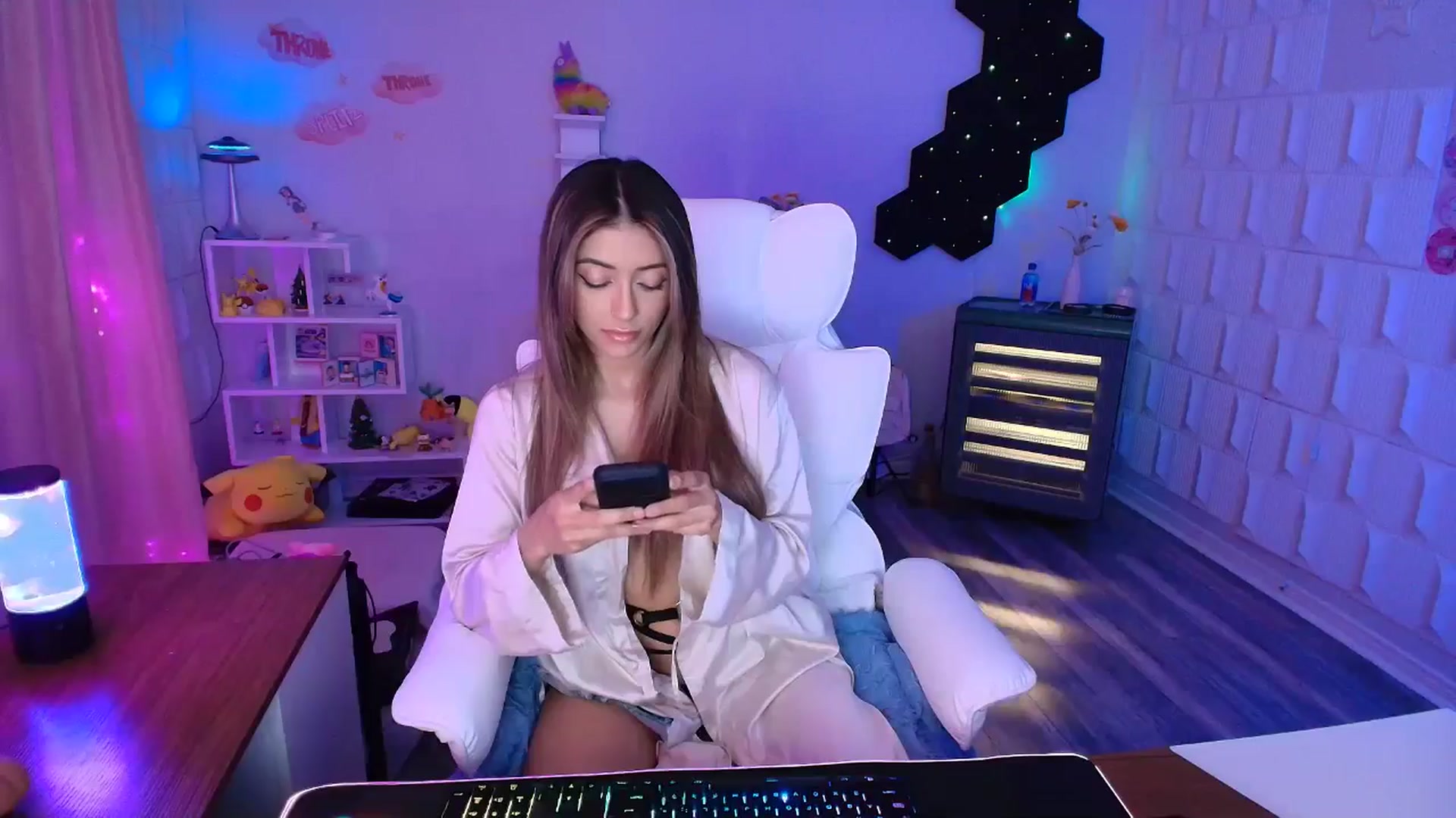Gallery image thumbnail from kaydolll's myfreecams stream on, 04/30/2025, 04:23 image 17 of 20