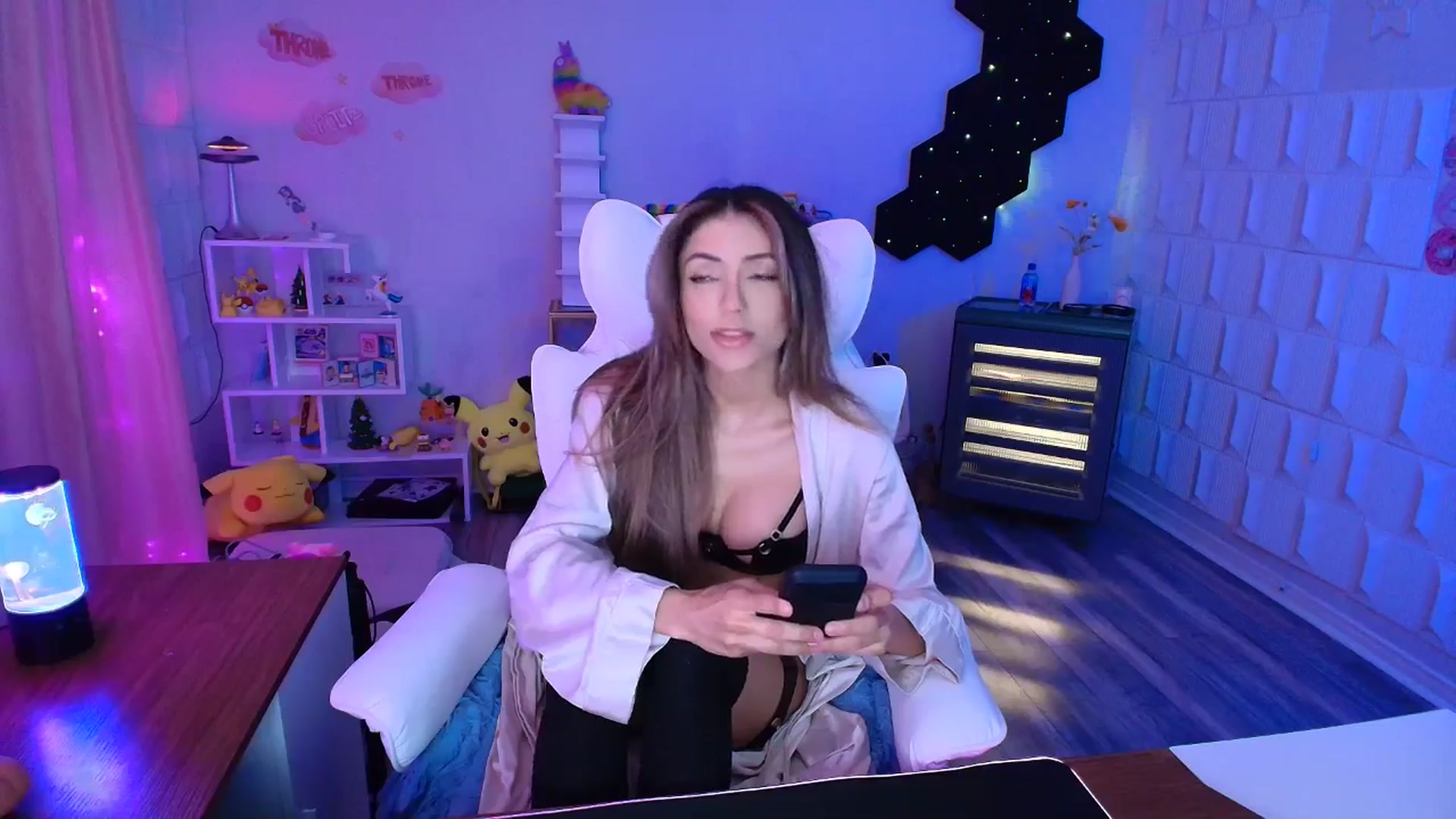Gallery image thumbnail from kaydolll's myfreecams stream on, 04/30/2025, 04:23 image 11 of 20
