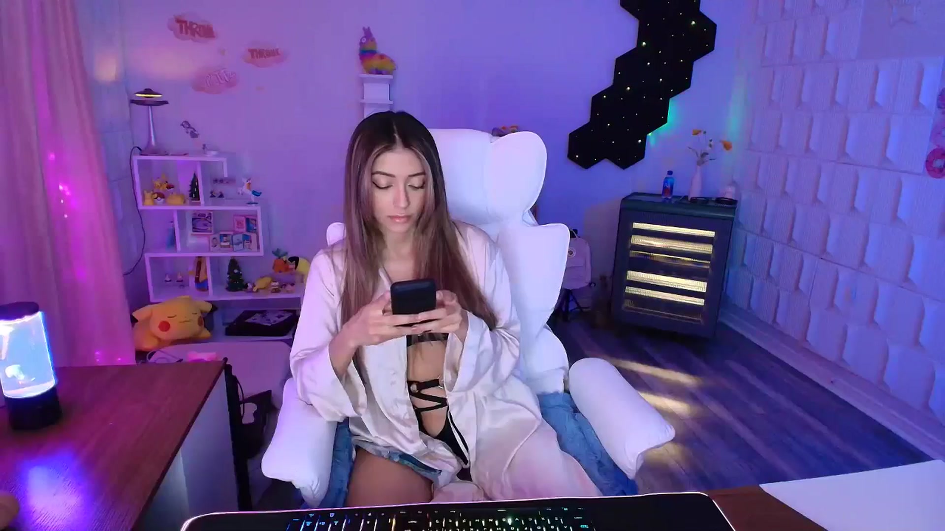 Gallery image thumbnail from kaydolll's myfreecams stream on, 04/30/2025, 04:23 image 20 of 20