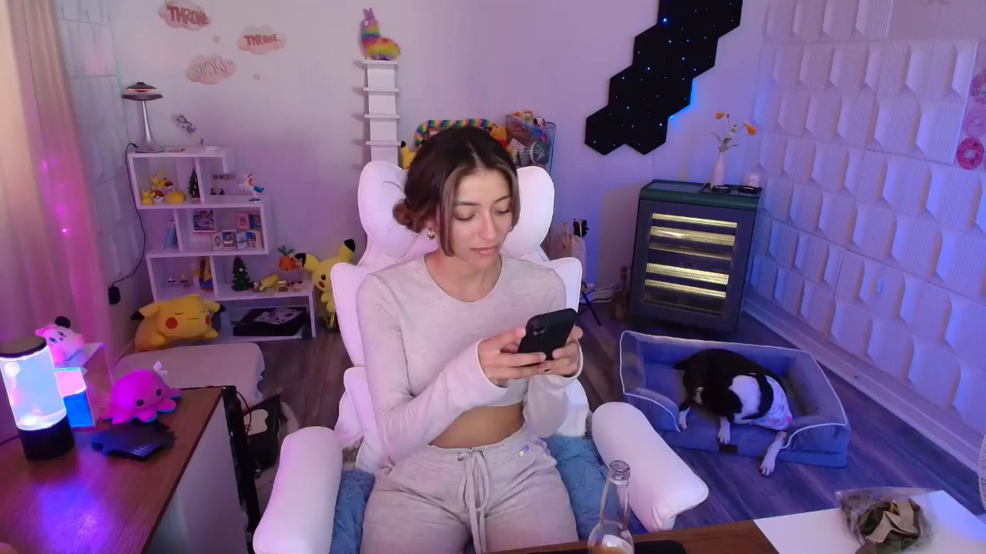 Gallery image thumbnail from kaydolll's myfreecams stream on, 05/05/2025, 20:47 image 11 of 20