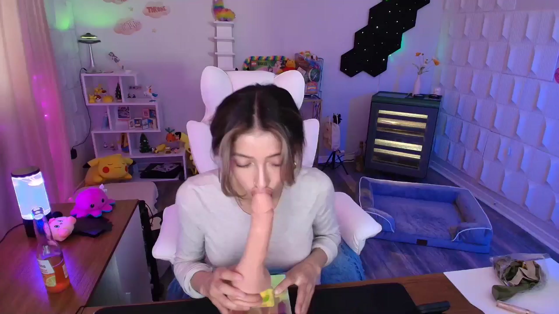 Gallery image thumbnail from kaydolll's myfreecams stream on, 05/05/2025, 20:47 image 17 of 20