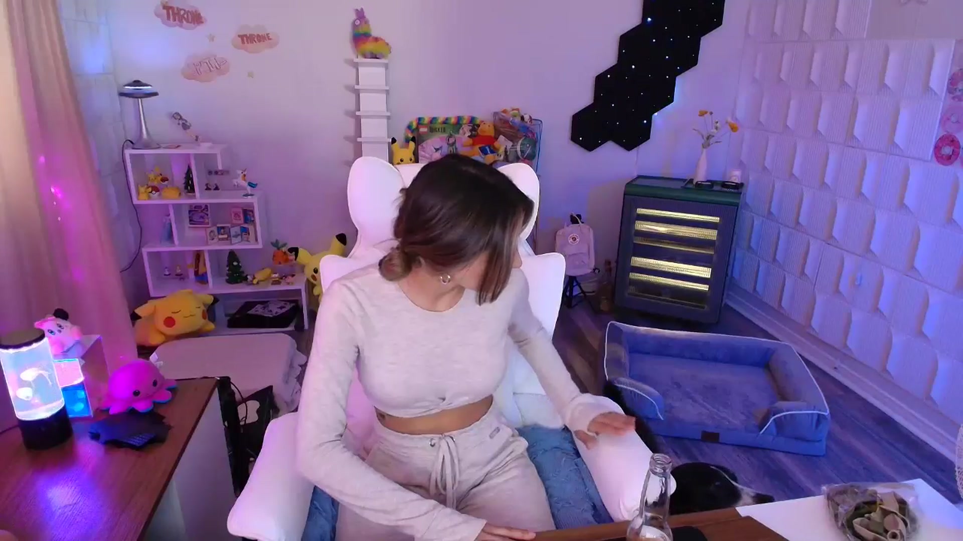 Gallery image thumbnail from kaydolll's myfreecams stream on, 05/05/2025, 20:47 image 7 of 20