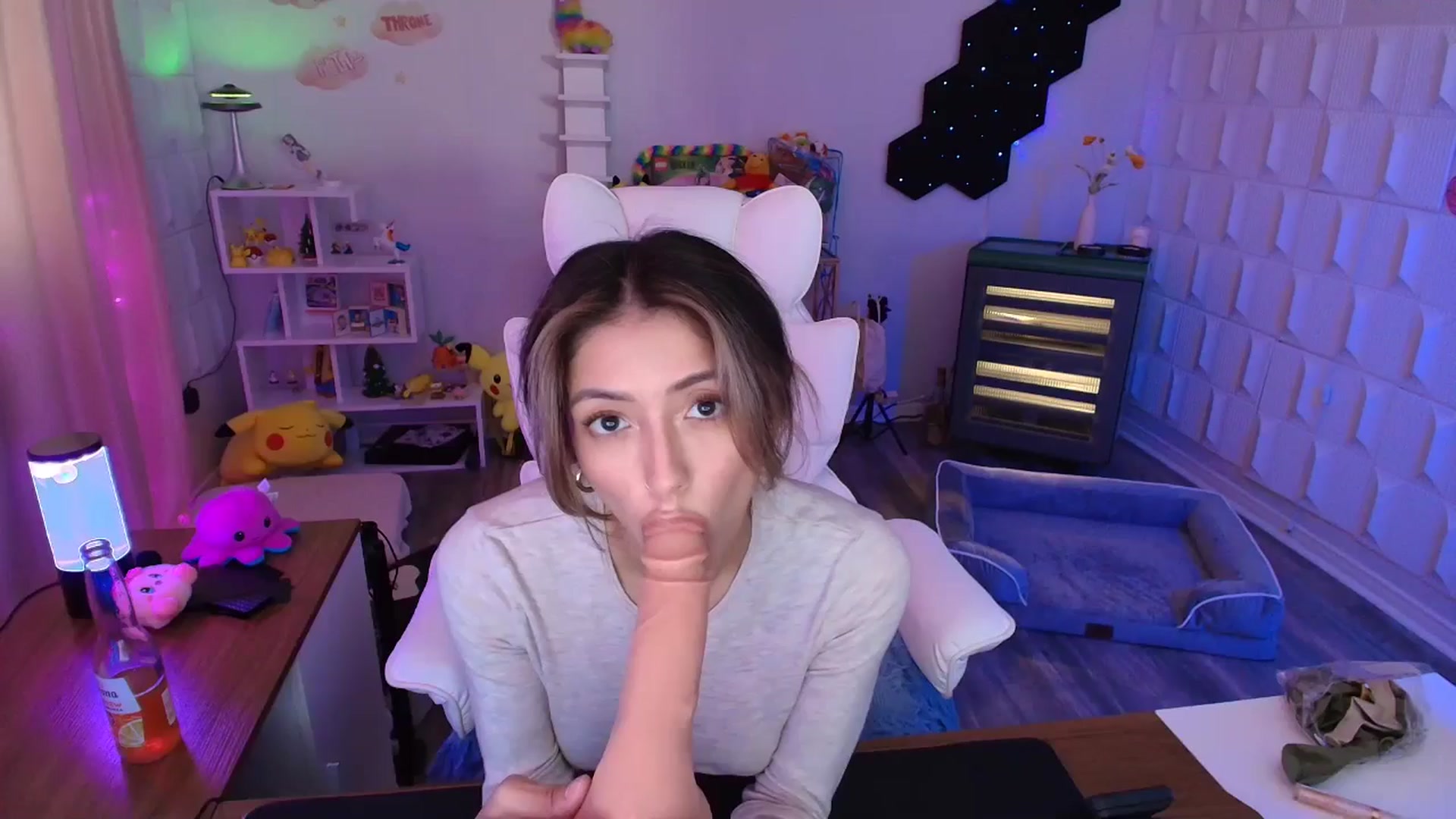 Gallery image thumbnail from kaydolll's myfreecams stream on, 05/05/2025, 20:47 image 18 of 20