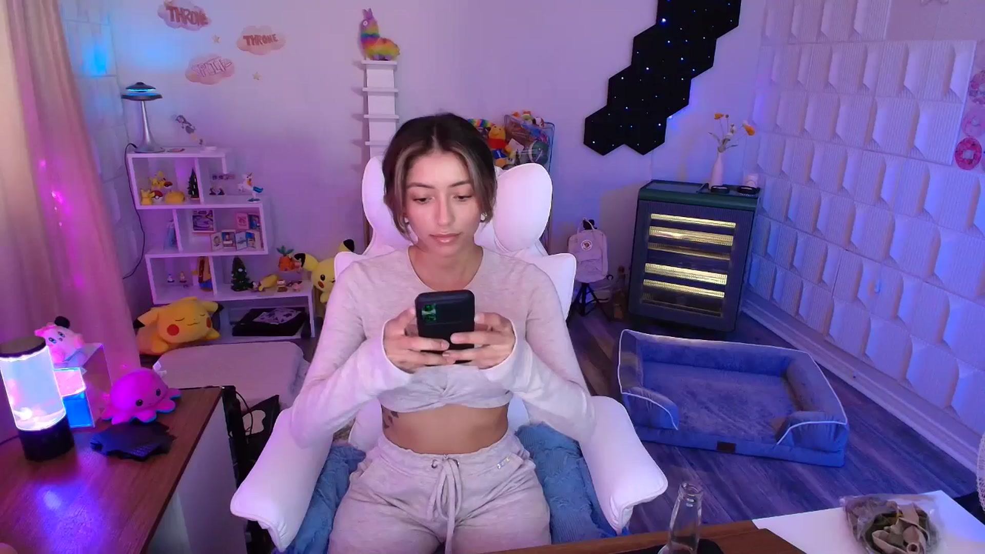 Gallery image thumbnail from kaydolll's myfreecams stream on, 05/05/2025, 20:47 image 2 of 20