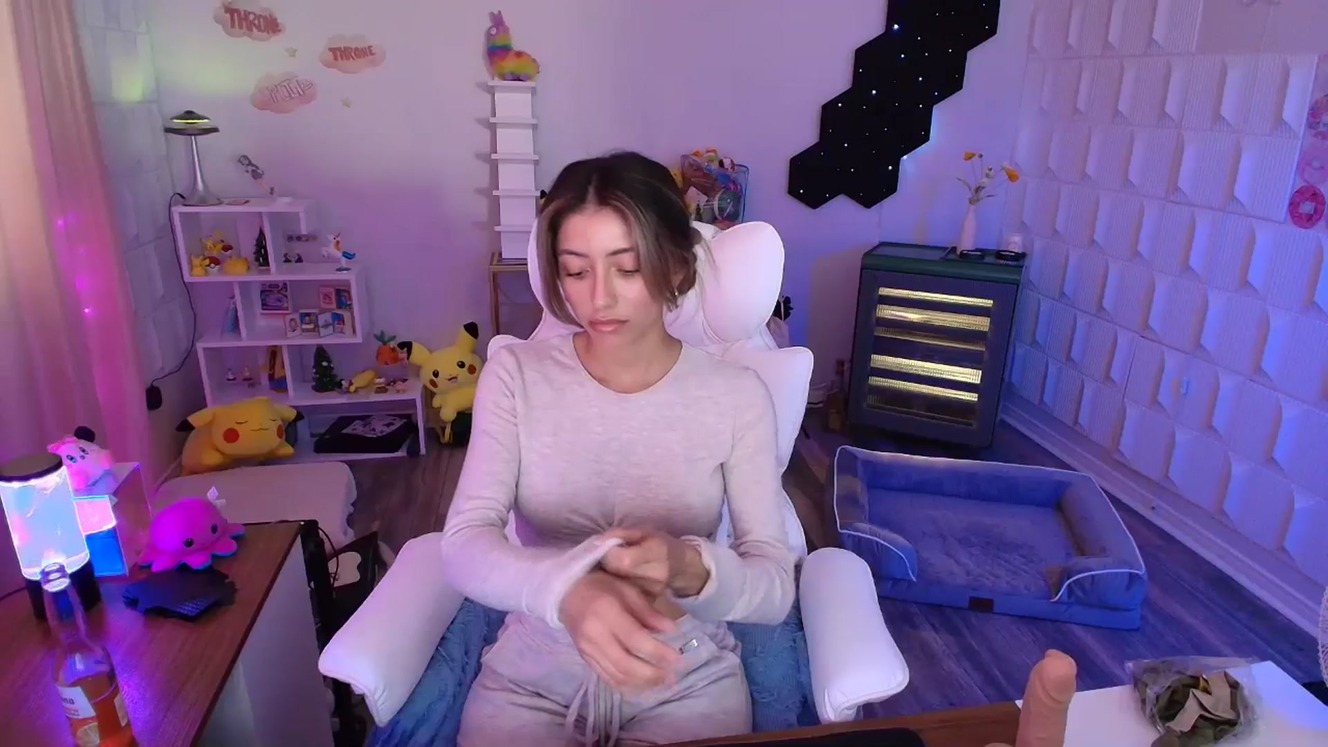 Gallery image thumbnail from kaydolll's myfreecams stream on, 05/05/2025, 20:47 image 14 of 20
