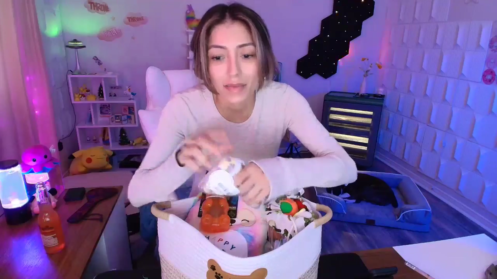 Gallery image thumbnail from kaydolll's myfreecams stream on, 05/05/2025, 21:52 image 15 of 20