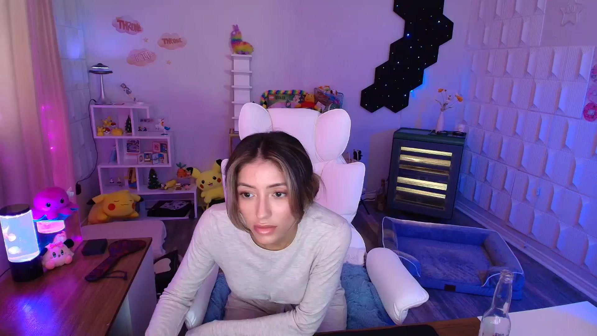 Gallery image thumbnail from kaydolll's myfreecams stream on, 05/05/2025, 21:52 image 9 of 20