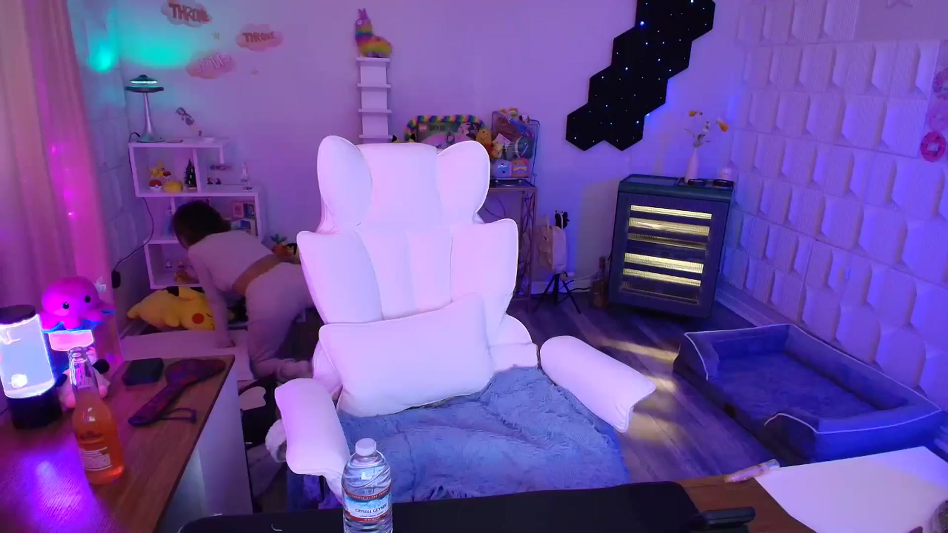 Gallery image thumbnail from kaydolll's myfreecams stream on, 05/05/2025, 21:52 image 18 of 20