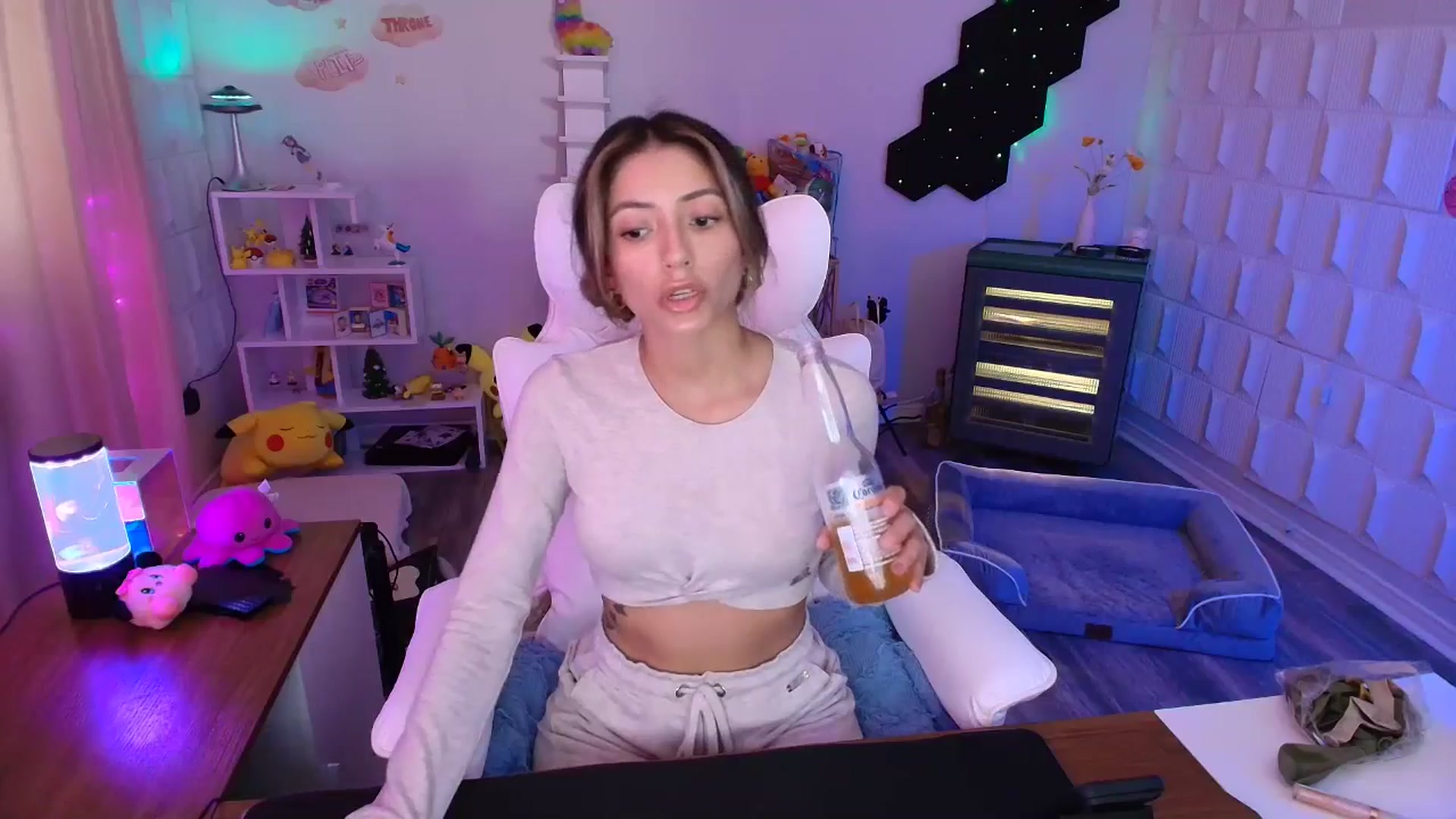 Gallery image thumbnail from kaydolll's myfreecams stream on, 05/05/2025, 21:52 image 2 of 20