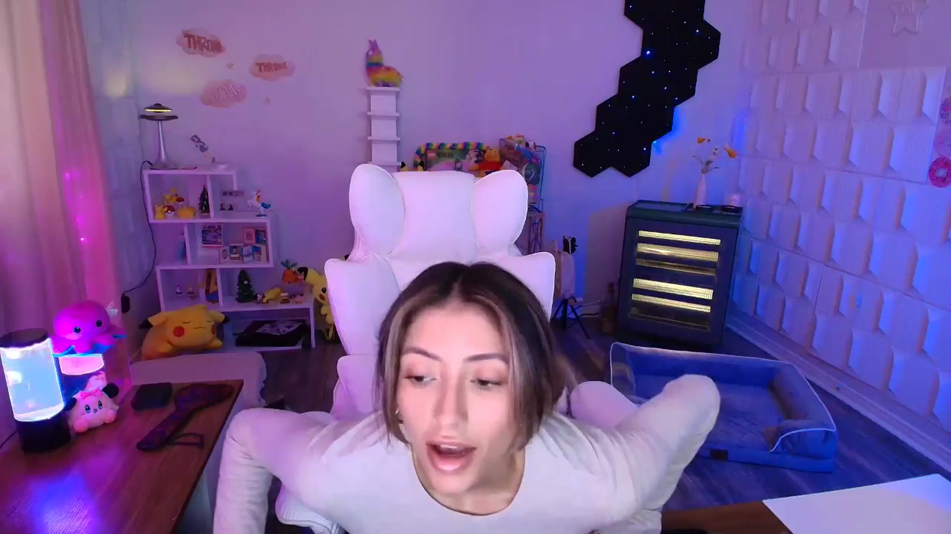 Gallery image thumbnail from kaydolll's myfreecams stream on, 05/05/2025, 21:52 image 12 of 20