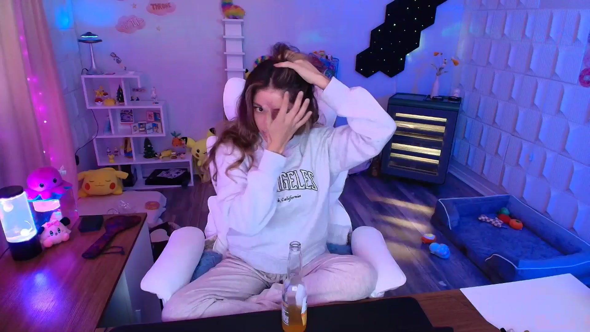 Gallery image thumbnail from kaydolll's myfreecams stream on, 05/06/2025, 24:13 image 15 of 20