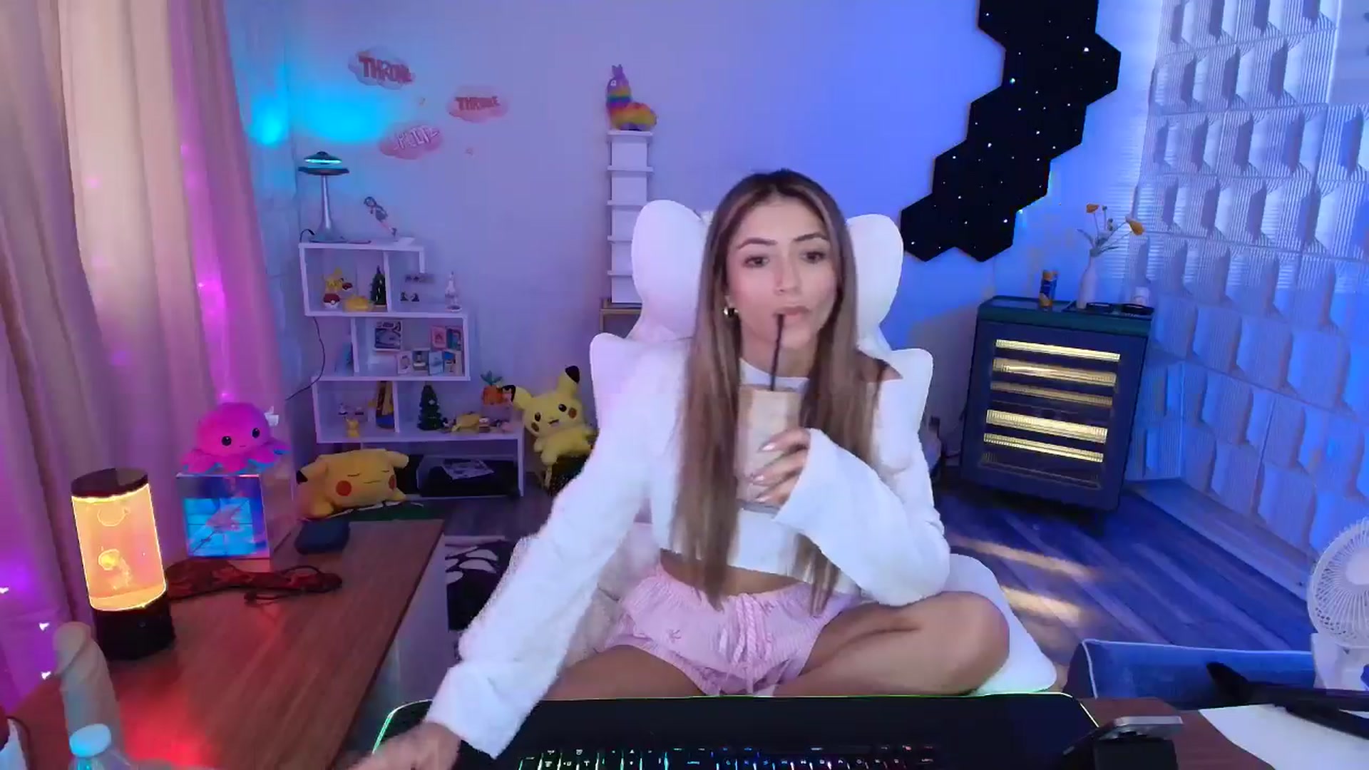 Gallery image thumbnail from kaydolll's myfreecams stream on, 06/11/2025, 23:55 image 14 of 20