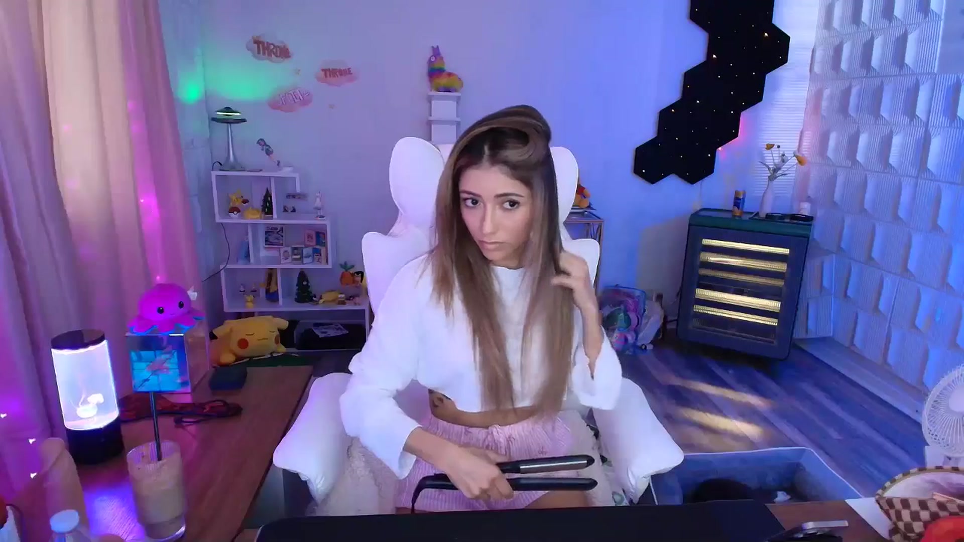 Gallery image thumbnail from kaydolll's myfreecams stream on, 06/11/2025, 23:55 image 9 of 20