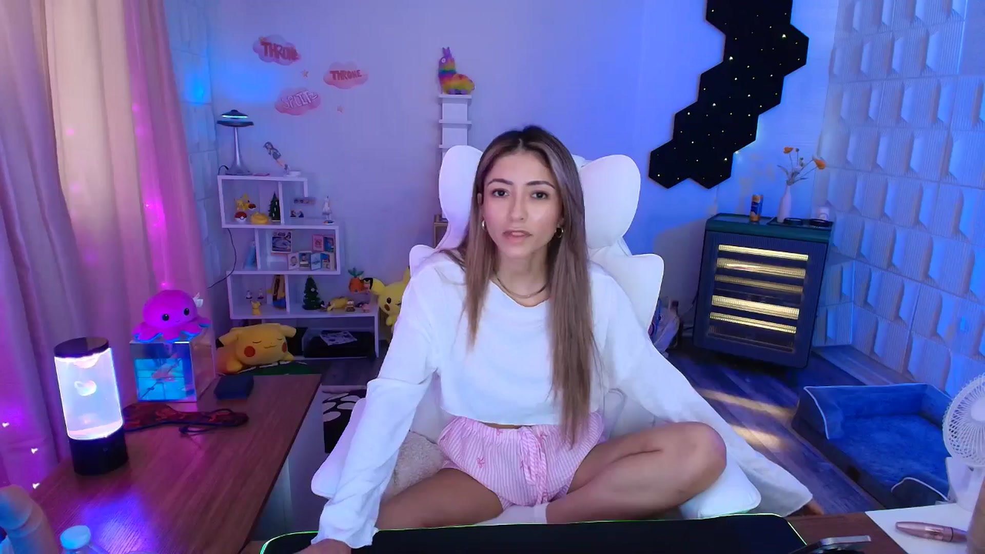 Gallery image thumbnail from kaydolll's myfreecams stream on, 06/11/2025, 23:55 image 2 of 20