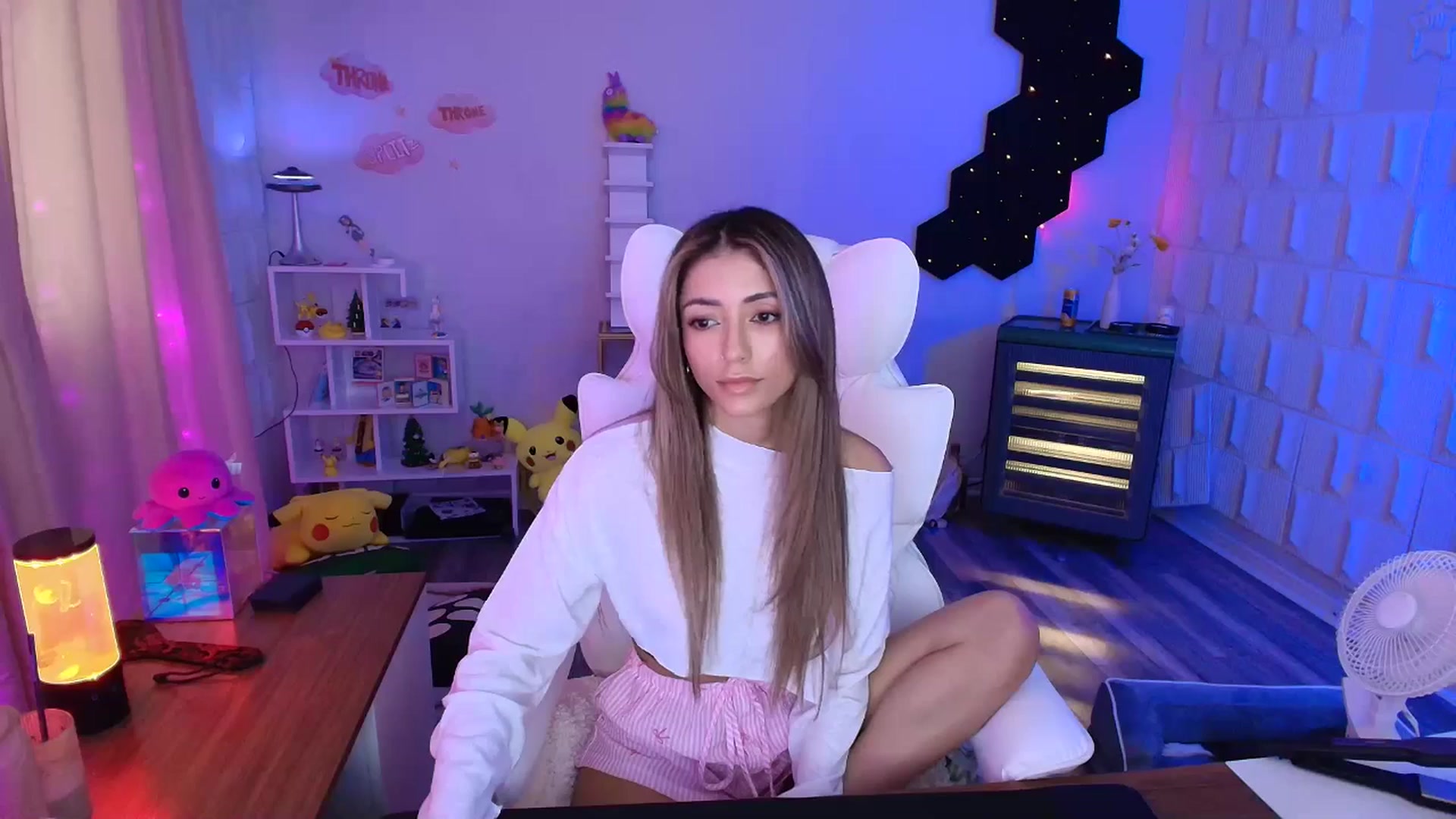 Gallery image thumbnail from kaydolll's myfreecams stream on, 06/11/2025, 23:55 image 20 of 20