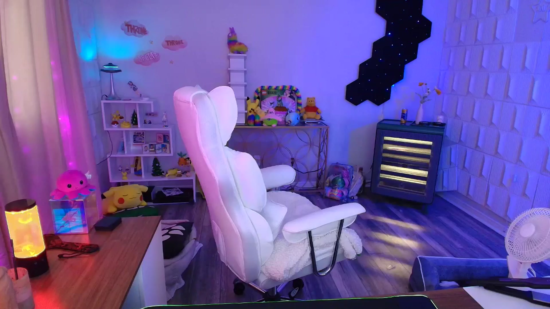 Gallery image thumbnail from kaydolll's myfreecams stream on, 06/11/2025, 23:55 image 19 of 20