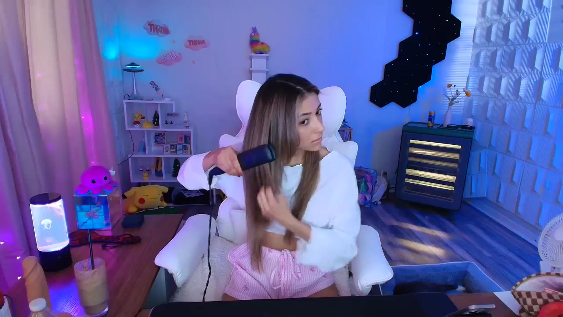 Gallery image thumbnail from kaydolll's myfreecams stream on, 06/11/2025, 23:55 image 10 of 20