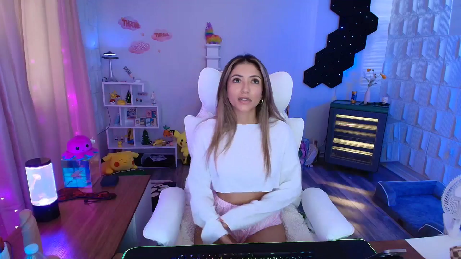 Gallery image thumbnail from kaydolll's myfreecams stream on, 06/11/2025, 23:55 image 7 of 20