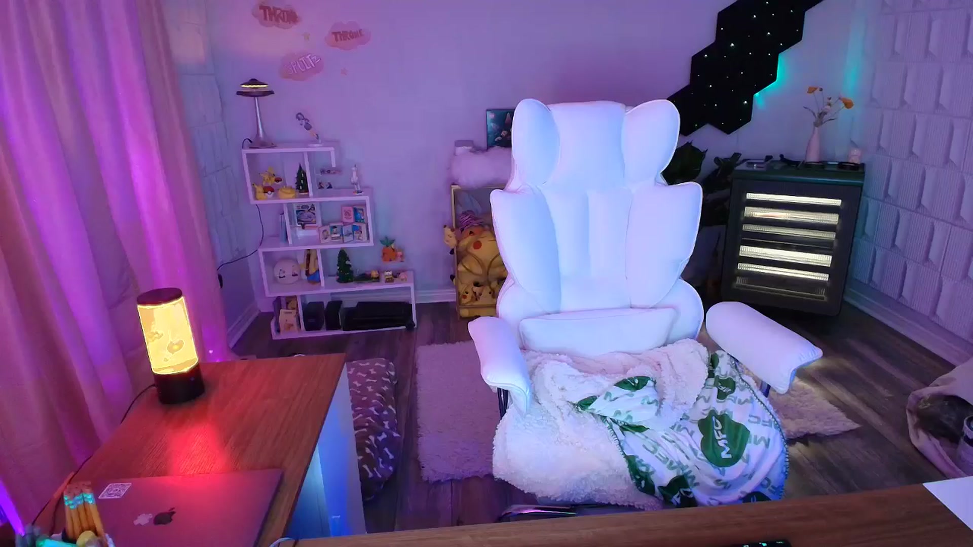 Gallery image thumbnail from kaydolll's myfreecams stream on, 08/02/2025, 07:55 image 3 of 20