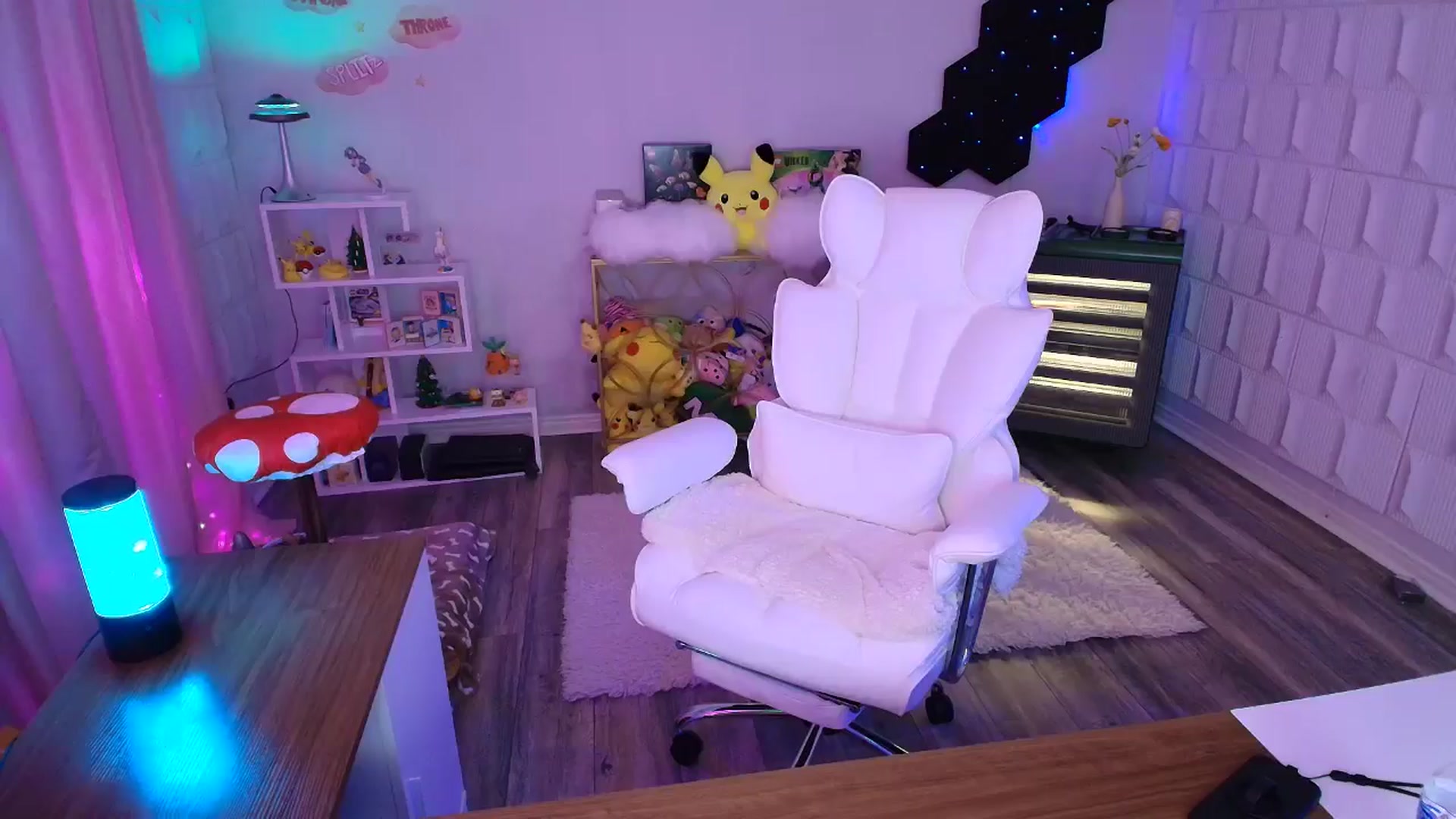 Gallery image thumbnail from kaydolll's myfreecams stream on, 08/03/2025, 06:17 image 18 of 20