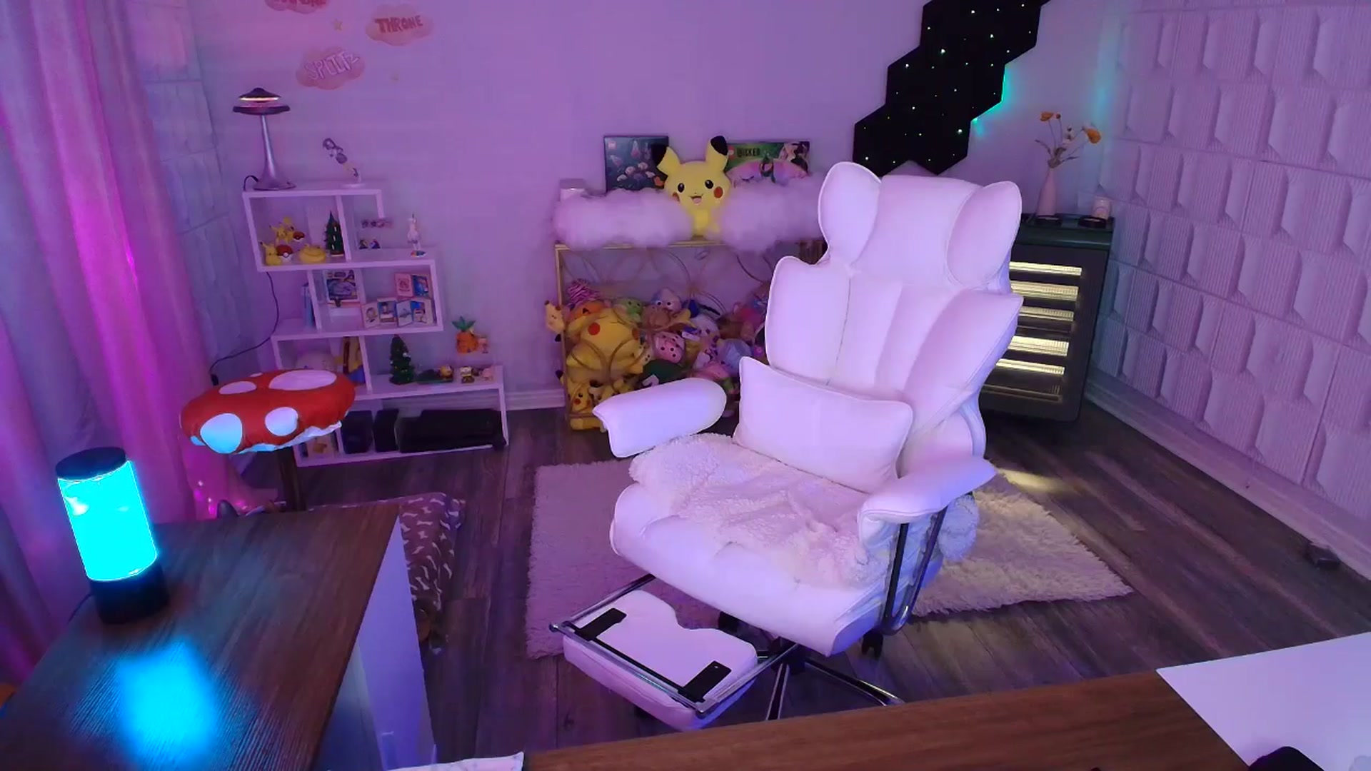 Gallery image thumbnail from kaydolll's myfreecams stream on, 08/03/2025, 06:17 image 5 of 20