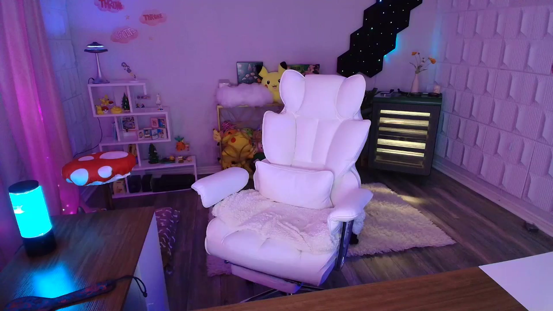 Gallery image thumbnail from kaydolll's myfreecams stream on, 08/03/2025, 07:51 image 6 of 20
