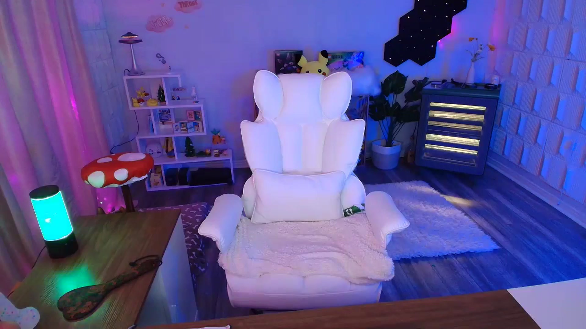 Gallery image thumbnail from kaydolll's myfreecams stream on, 08/10/2025, 06:44 image 3 of 20