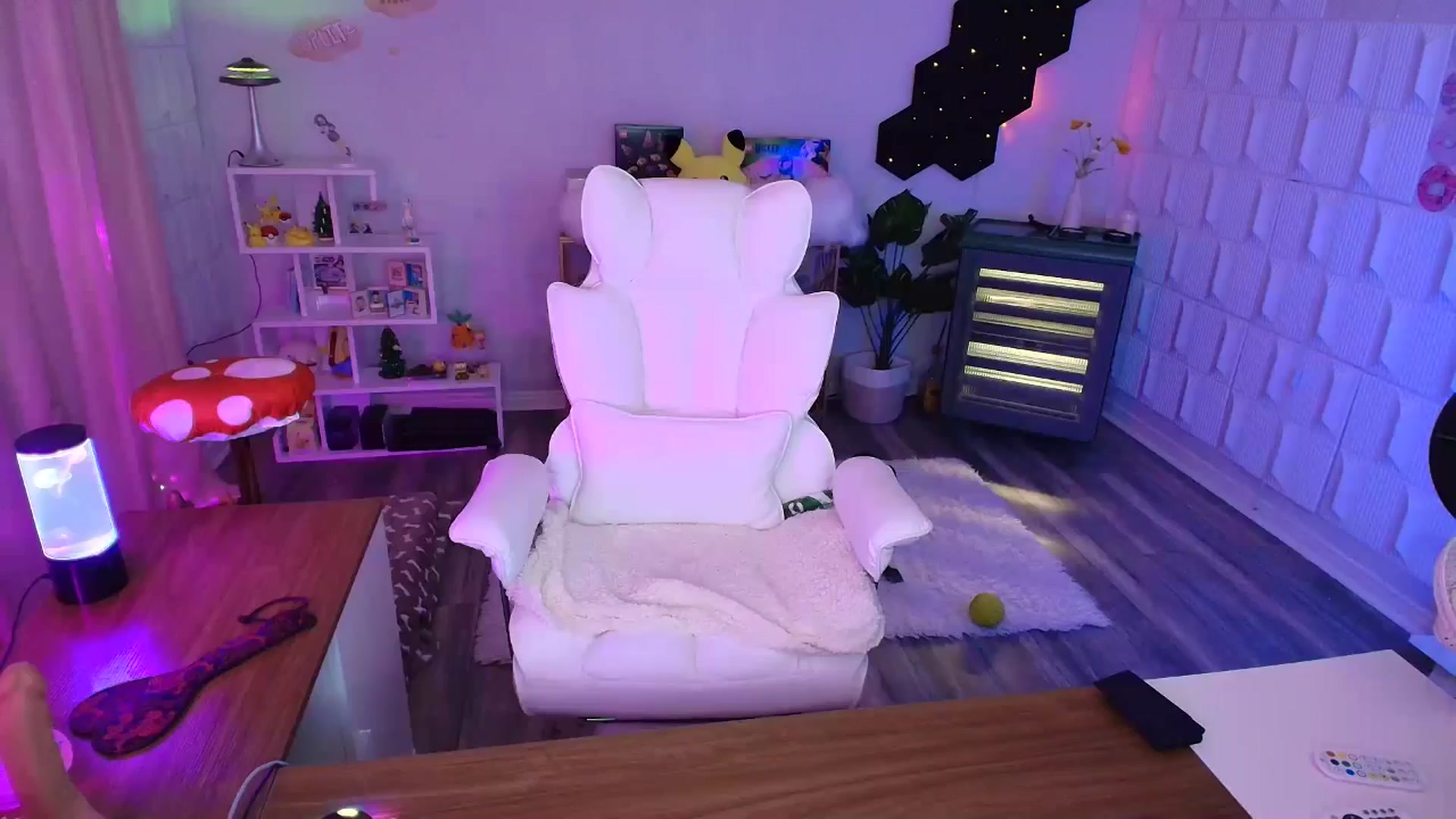Gallery image thumbnail from kaydolll's myfreecams stream on, 08/14/2025, 06:28 image 1 of 20