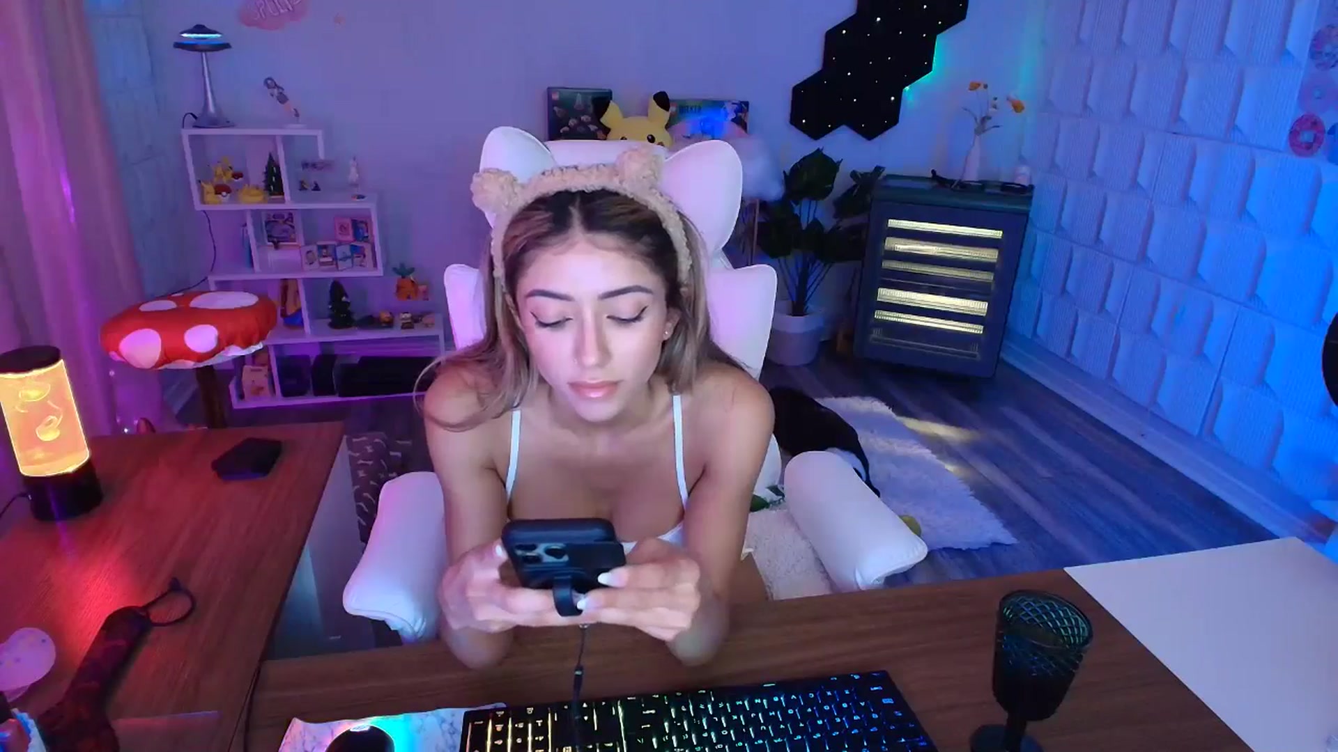 Gallery image thumbnail from kaydolll's myfreecams stream on, 08/14/2025, 06:28 image 11 of 20