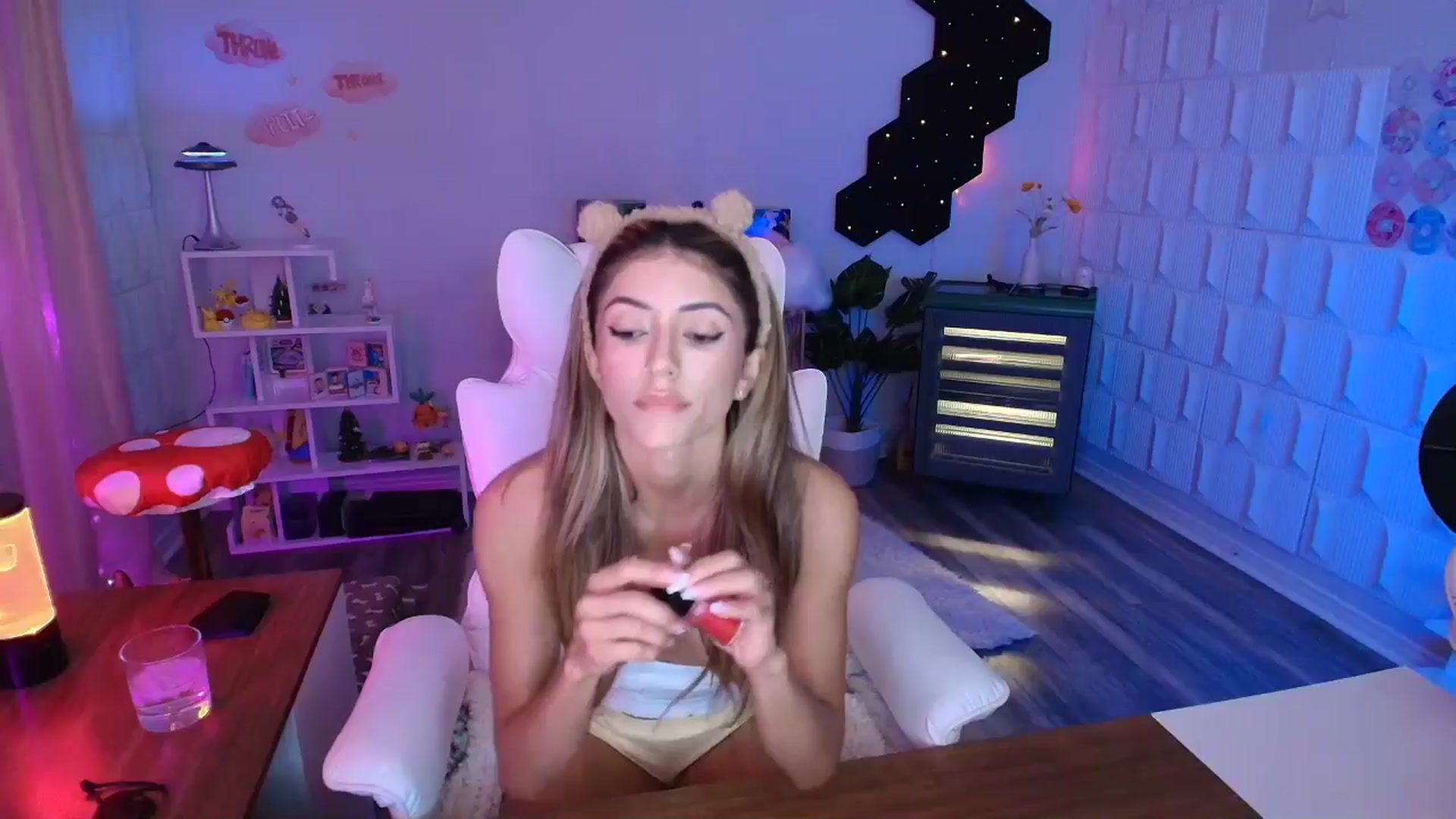 Gallery image thumbnail from kaydolll's myfreecams stream on, 08/14/2025, 08:07 image 9 of 20