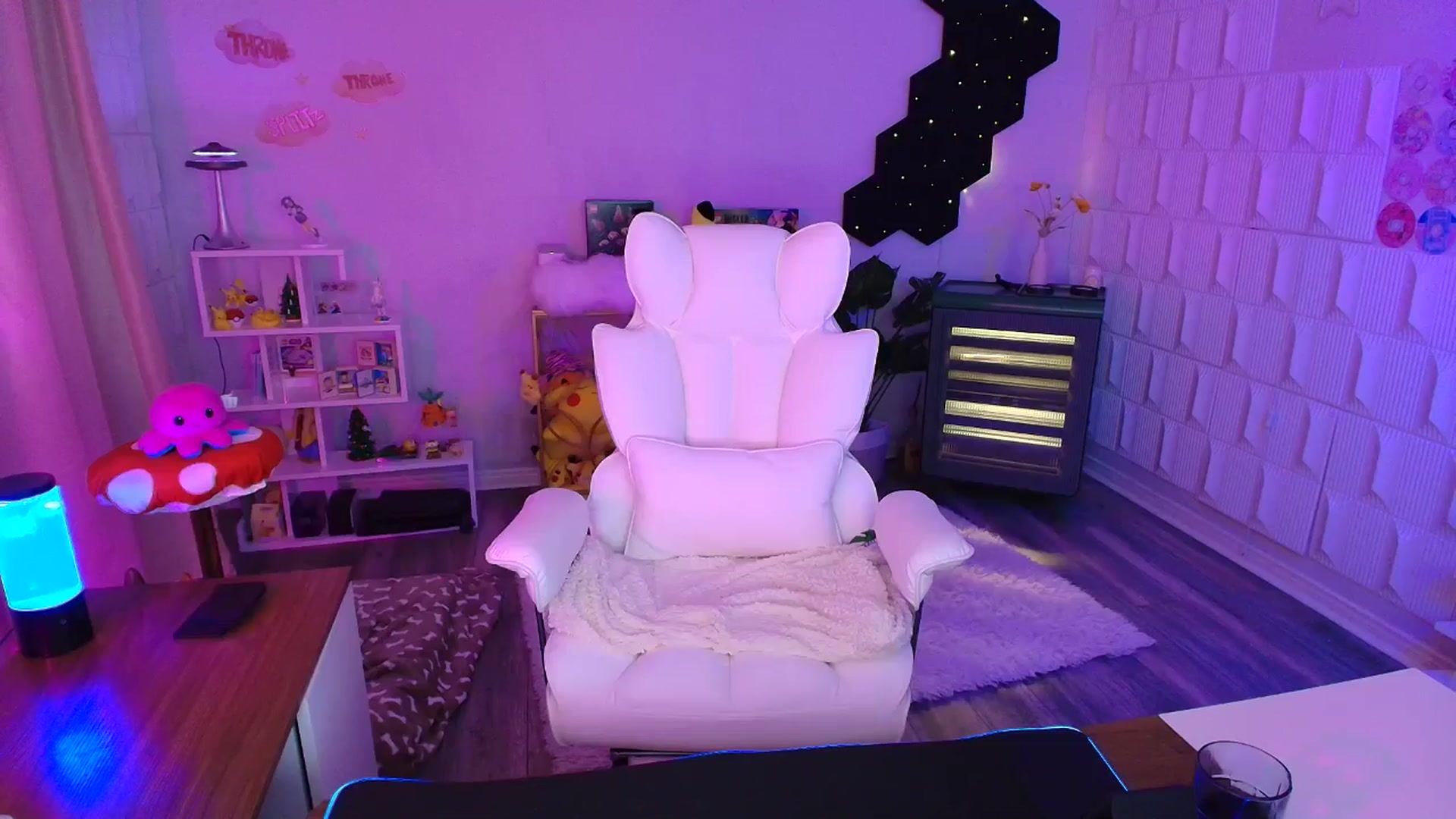 Gallery image thumbnail from kaydolll's myfreecams stream on, 09/13/2025, 07:31 image 5 of 20