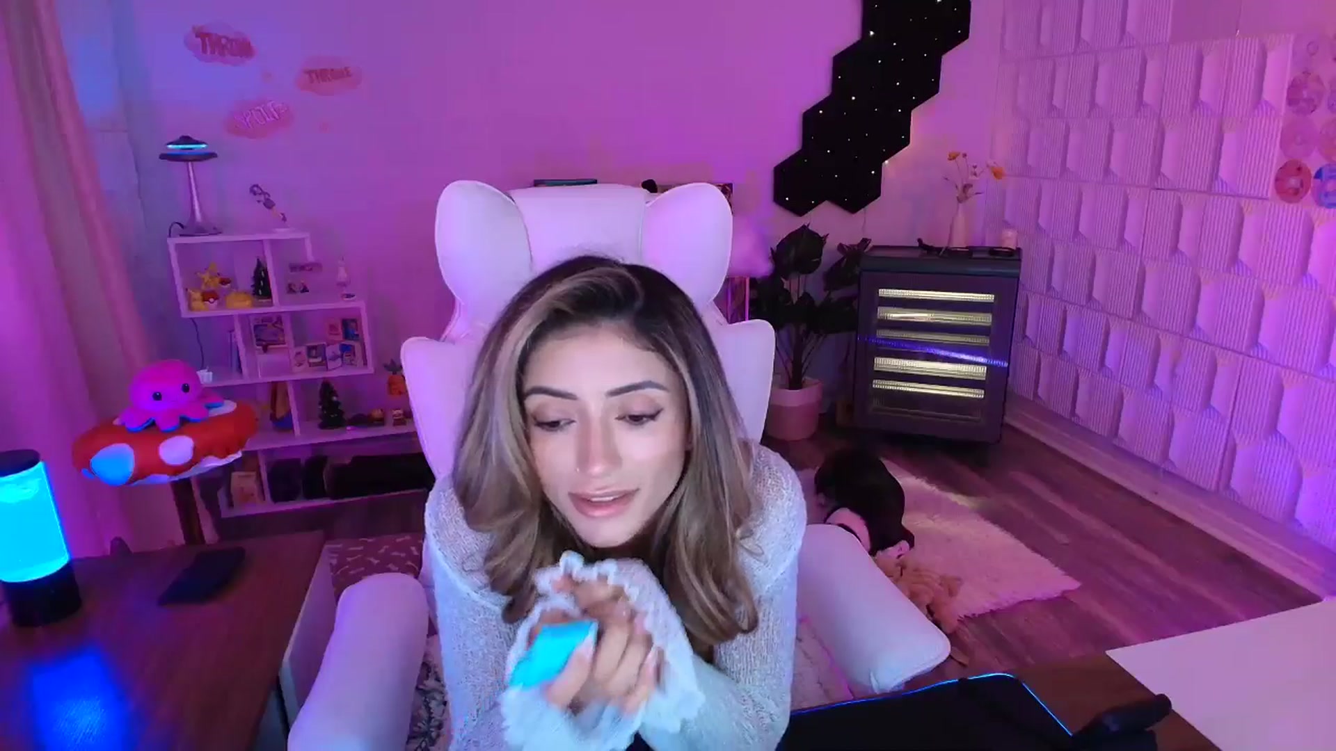 Gallery image thumbnail from kaydolll's myfreecams stream on, 09/13/2025, 07:31 image 20 of 20