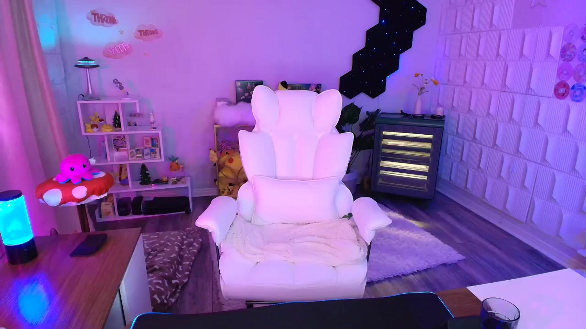 Gallery image thumbnail from kaydolll's myfreecams stream on, 09/13/2025, 07:31 image 6 of 20
