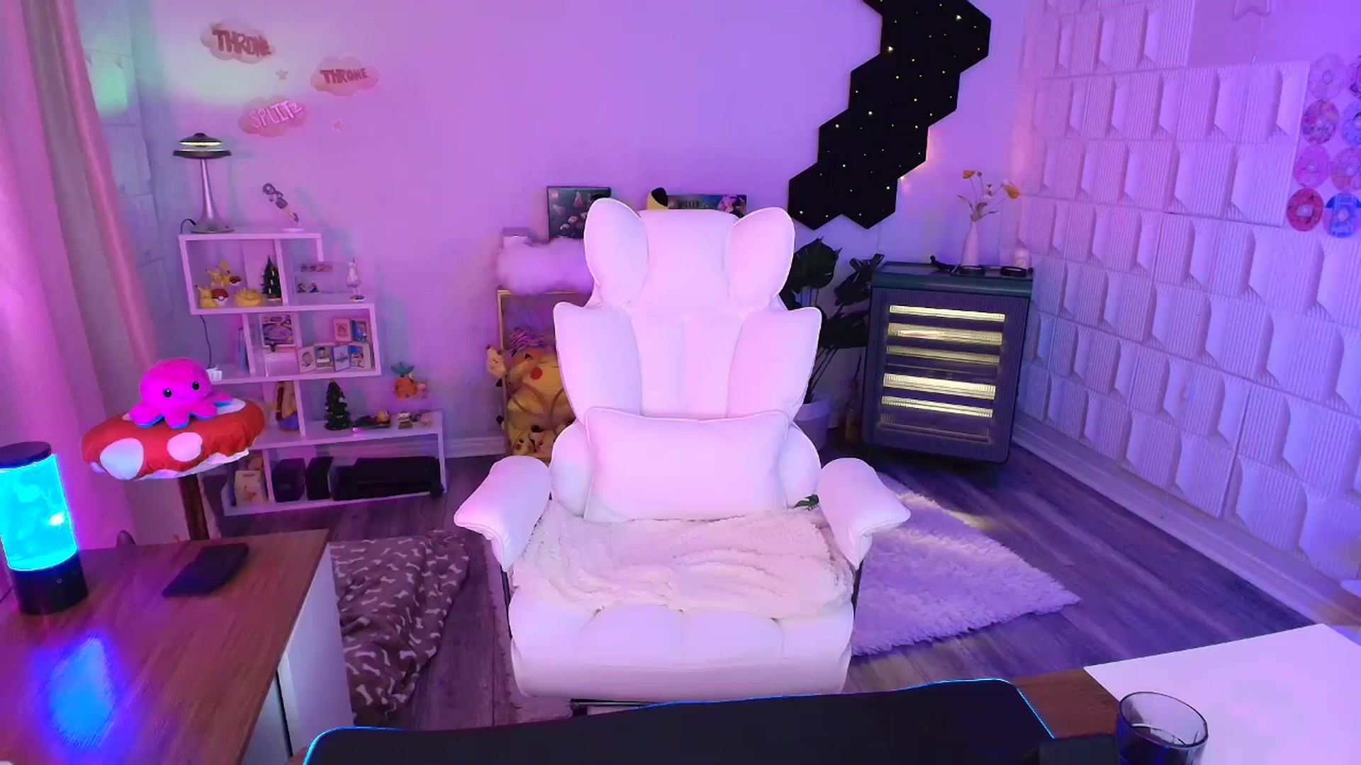 Gallery image thumbnail from kaydolll's myfreecams stream on, 09/13/2025, 07:31 image 7 of 20