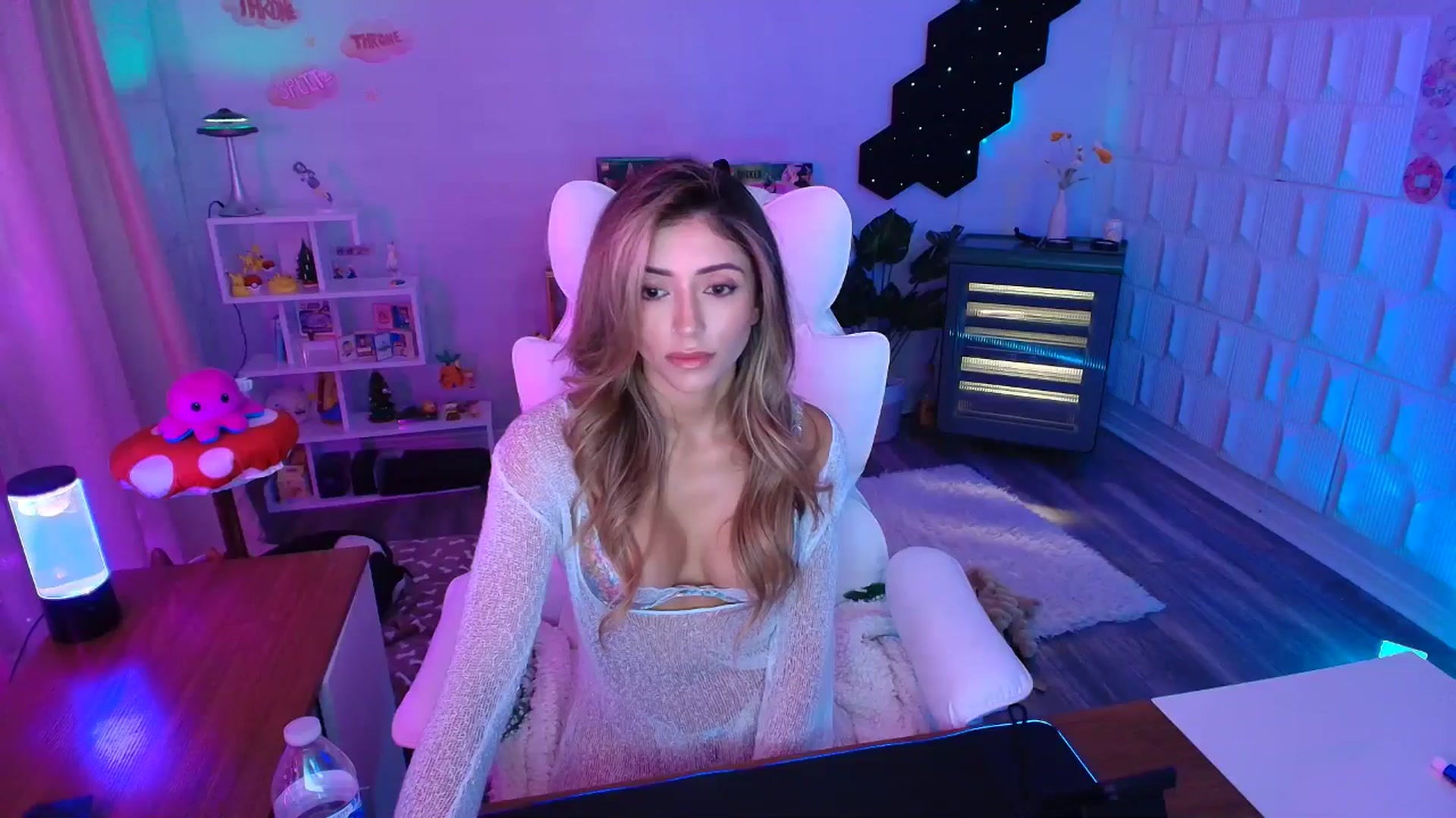Gallery image thumbnail from kaydolll's myfreecams stream on, 09/13/2025, 08:48 image 5 of 20
