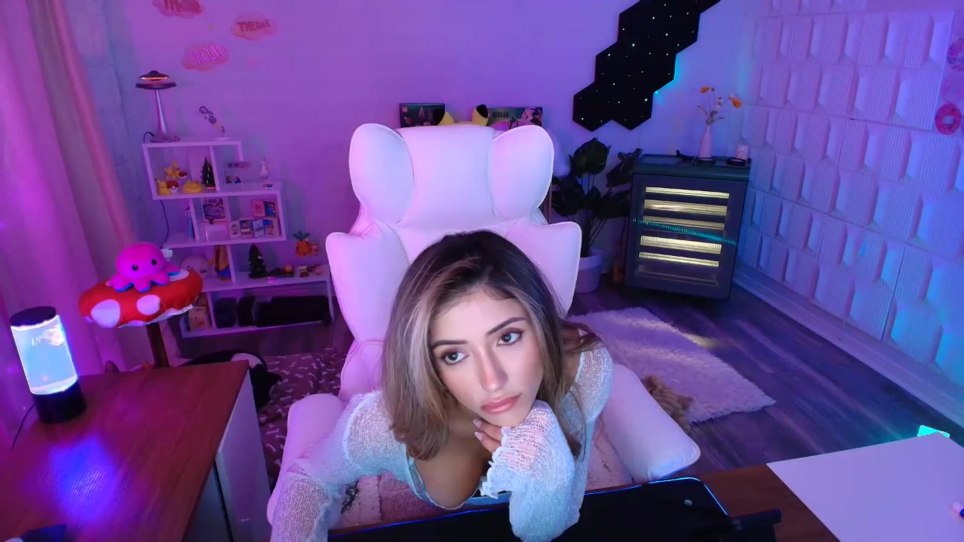 Gallery image thumbnail from kaydolll's myfreecams stream on, 09/13/2025, 08:48 image 11 of 20
