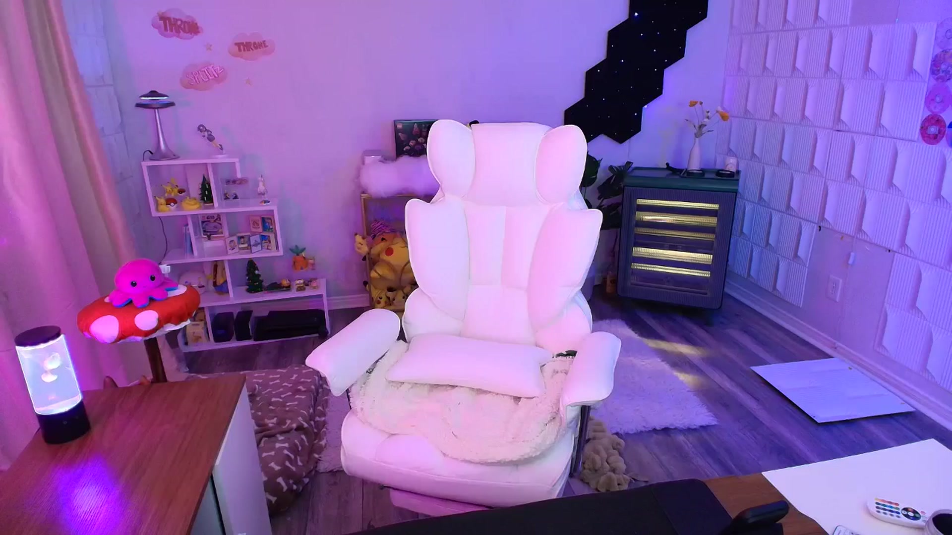 Gallery image thumbnail from kaydolll's myfreecams stream on, 09/14/2025, 09:31 image 8 of 20